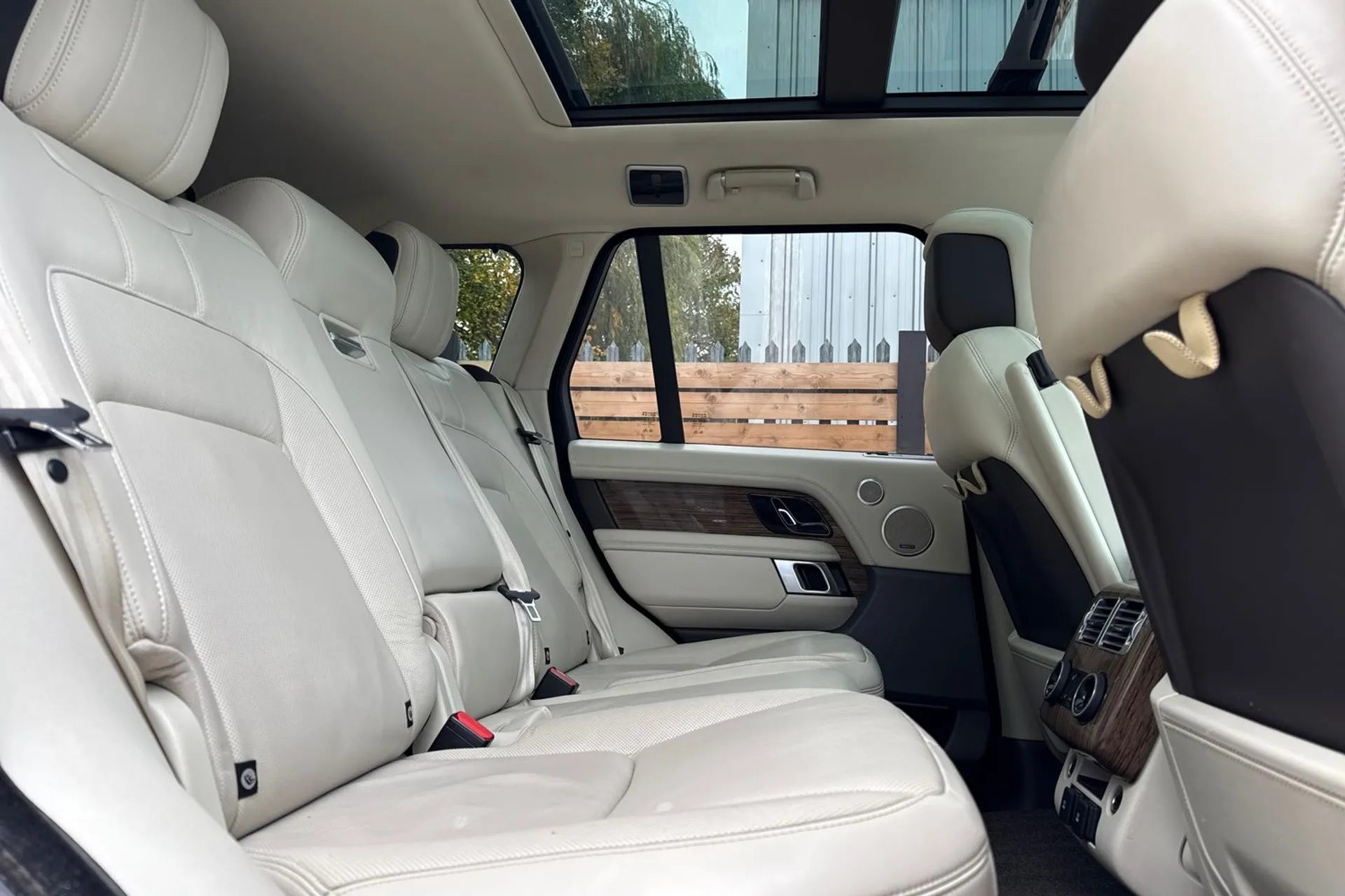 LAND ROVER RANGE ROVER thumbnail image number 24