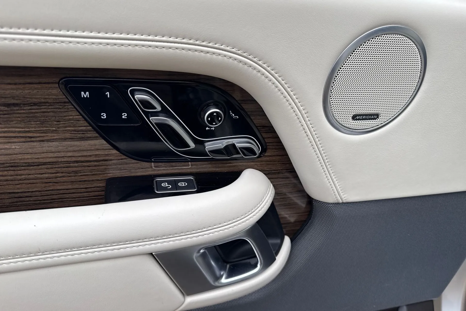 LAND ROVER RANGE ROVER thumbnail image number 62