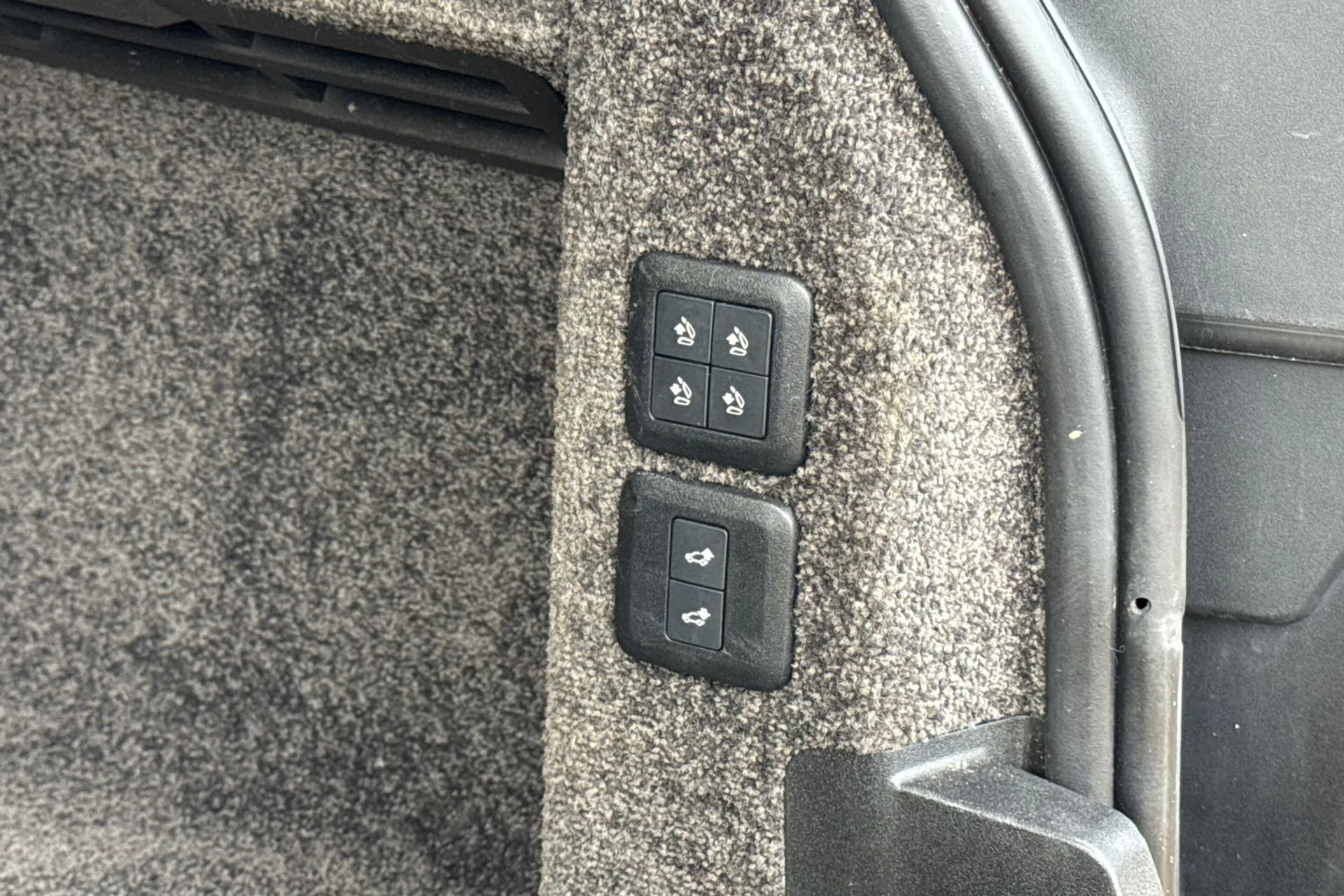 LAND ROVER RANGE ROVER thumbnail image number 63