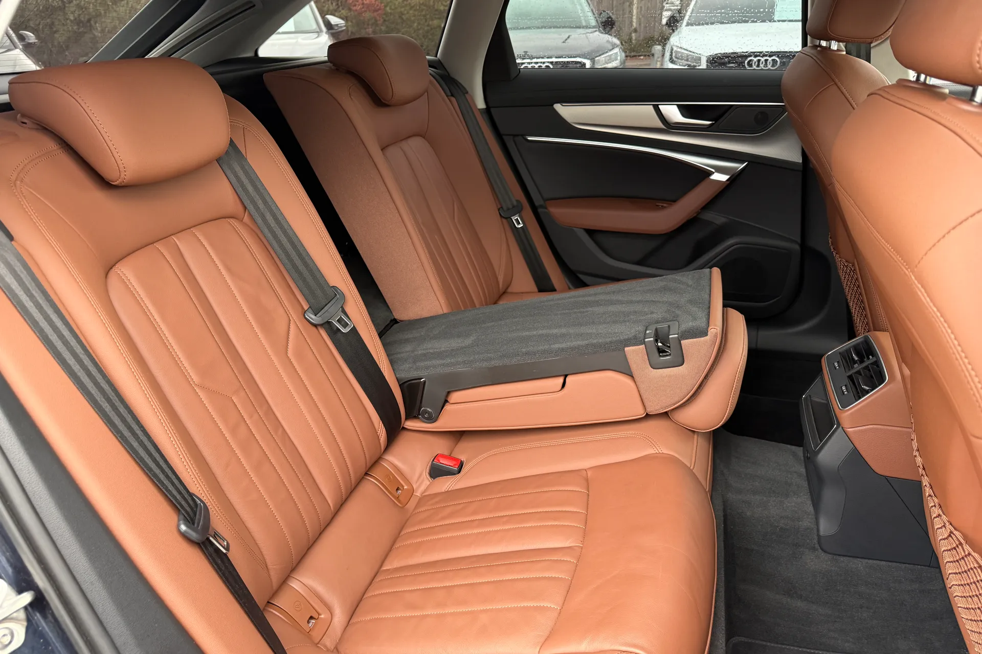 Audi A6 thumbnail image number 43