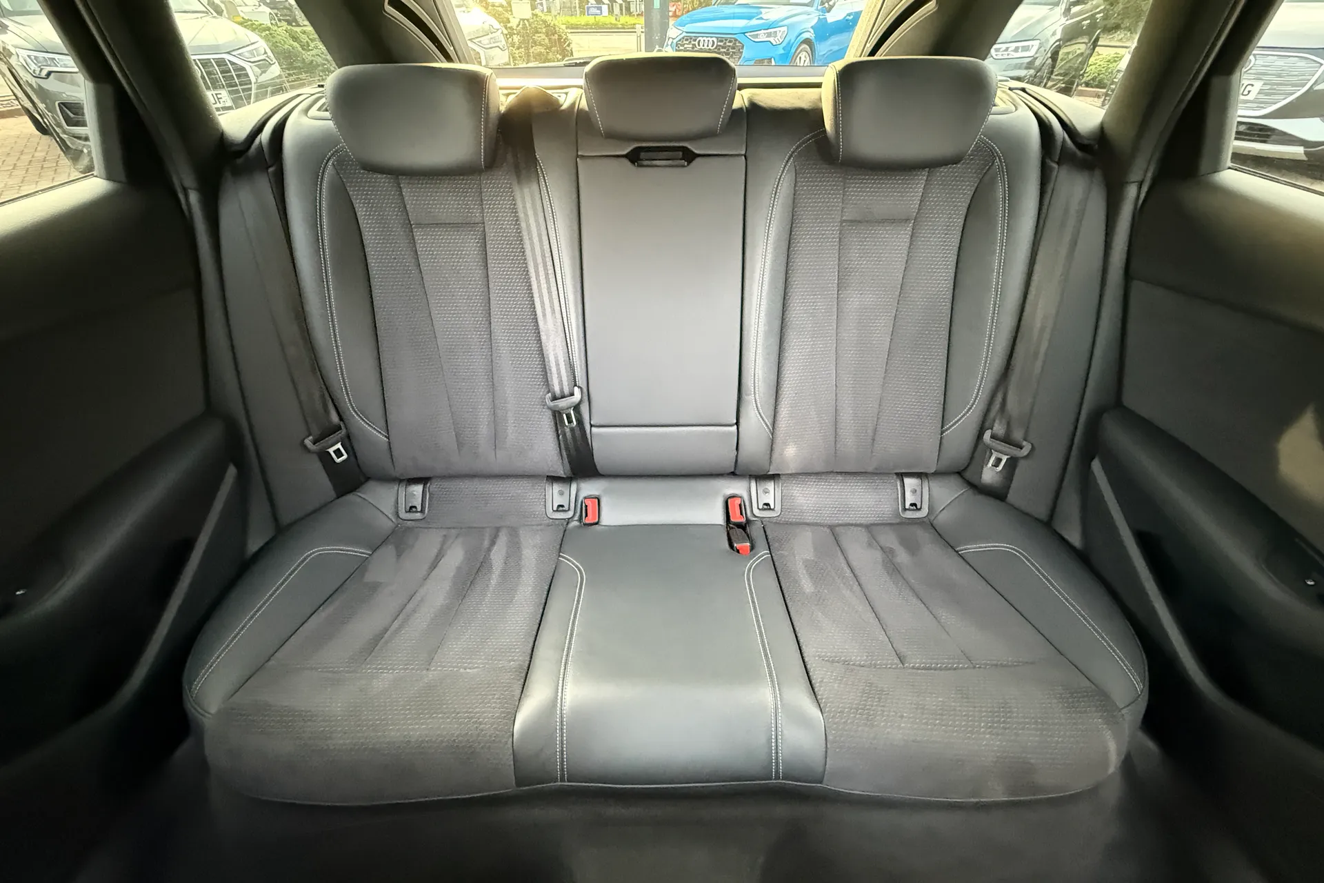 Audi A4 thumbnail image number 34