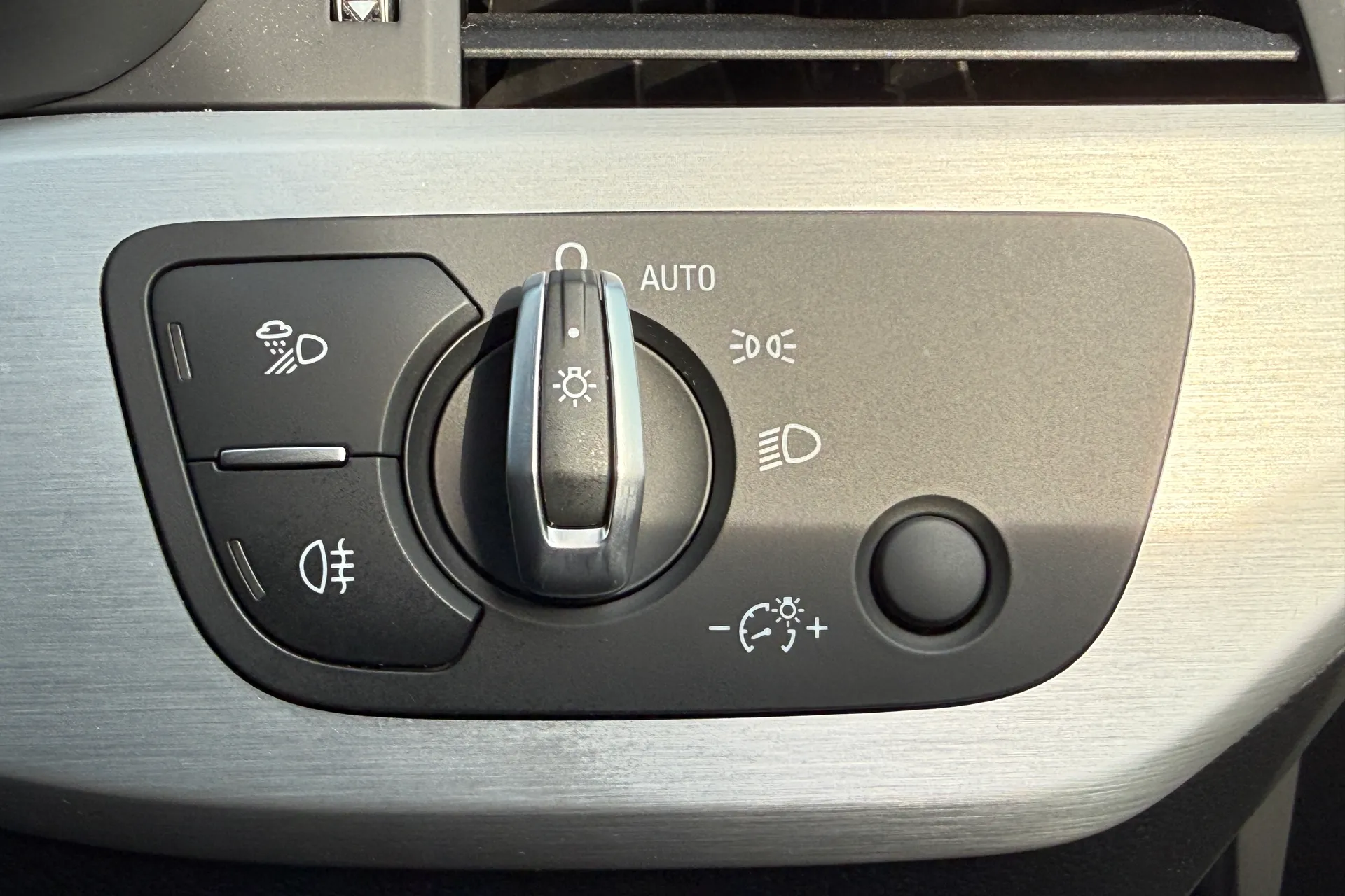 Audi A4 thumbnail image number 20