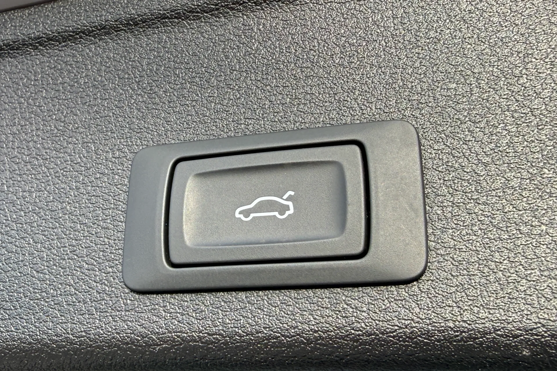 Audi A4 thumbnail image number 33