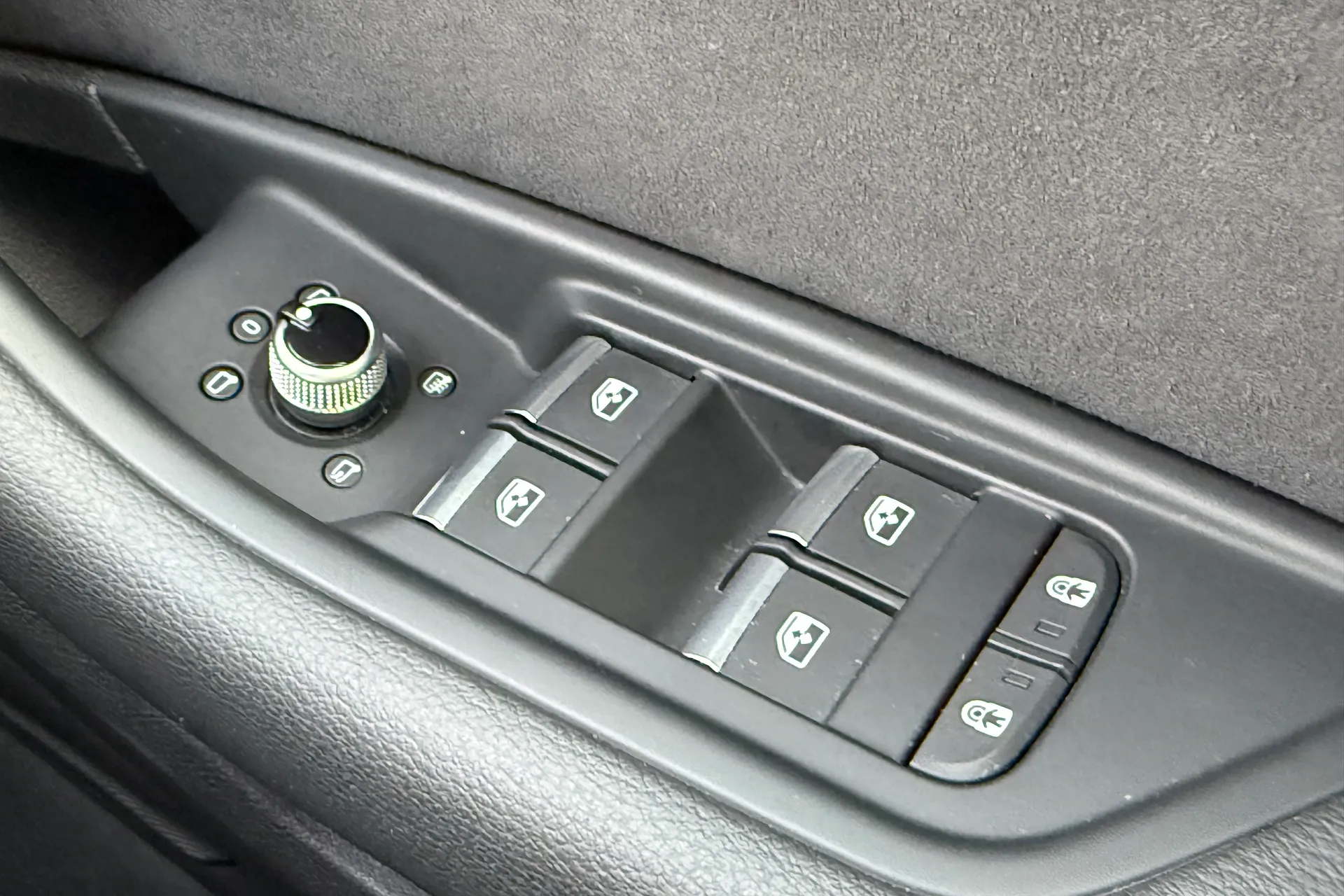 Audi A4 thumbnail image number 16