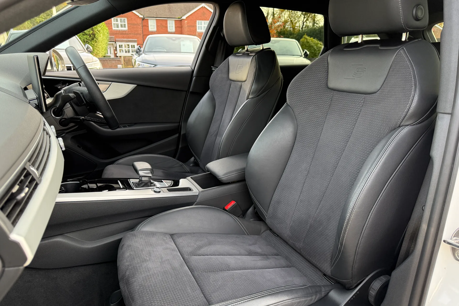 Audi A4 thumbnail image number 27