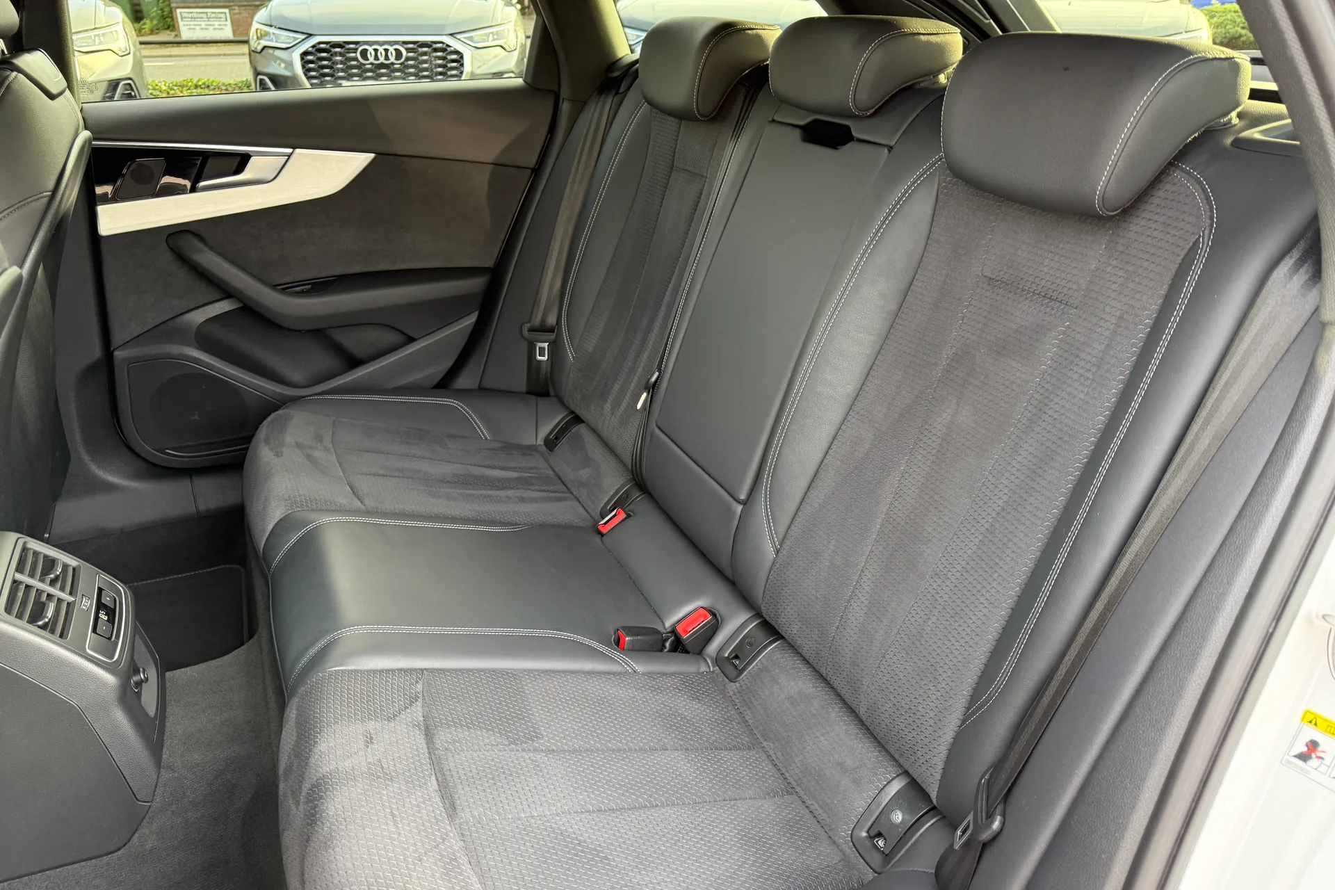 Audi A4 thumbnail image number 39