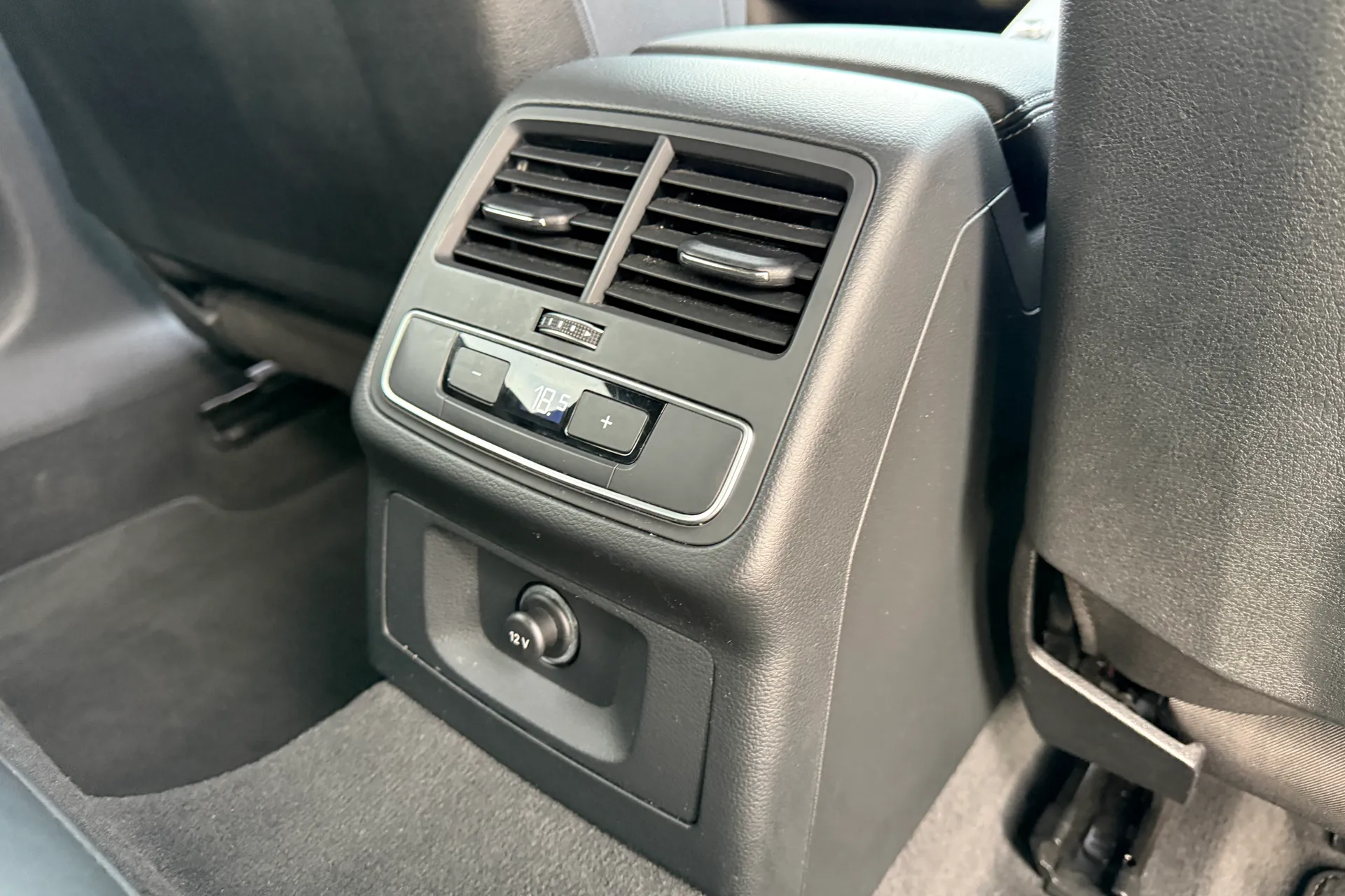 Audi A4 thumbnail image number 44