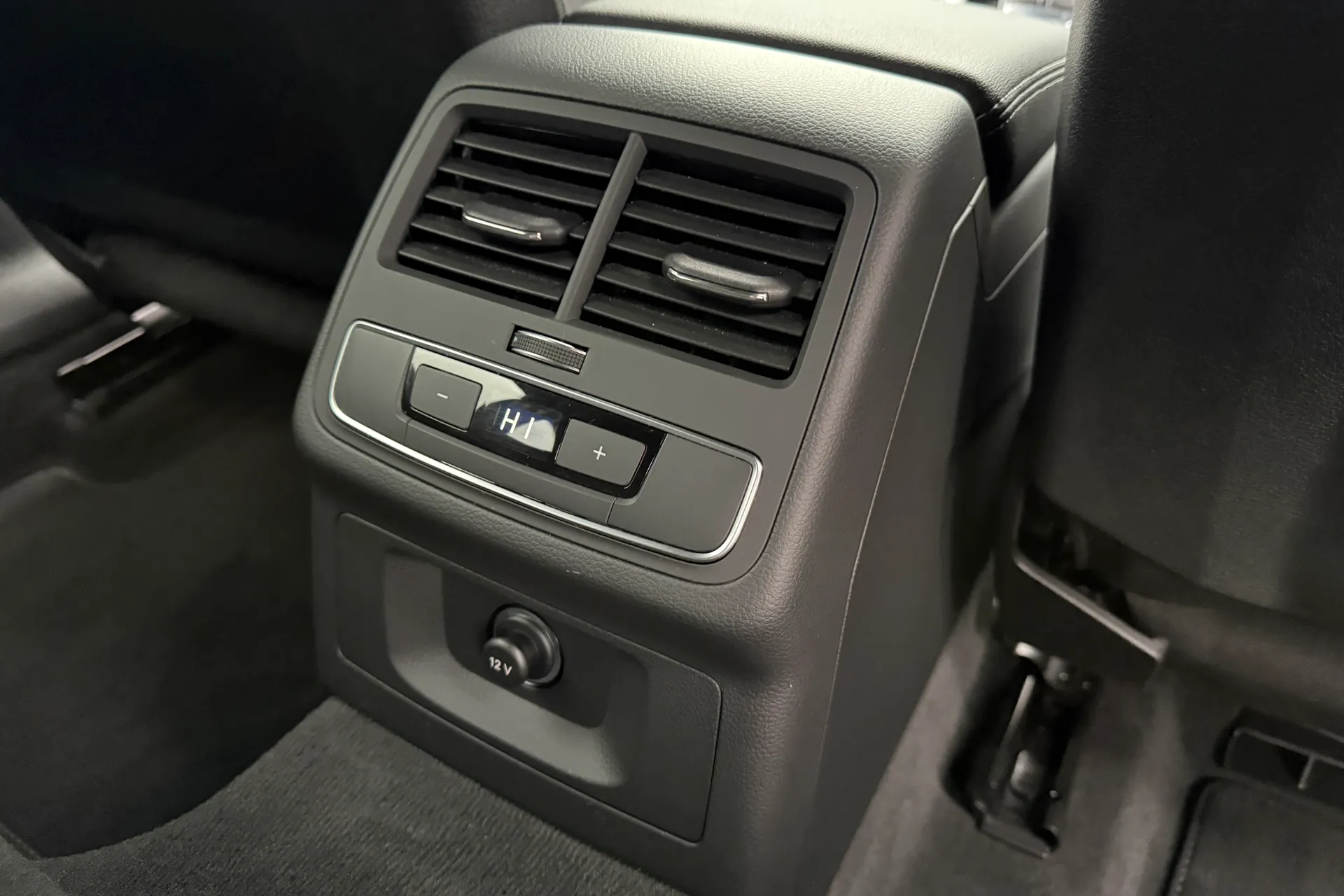 Audi A4 thumbnail image number 45