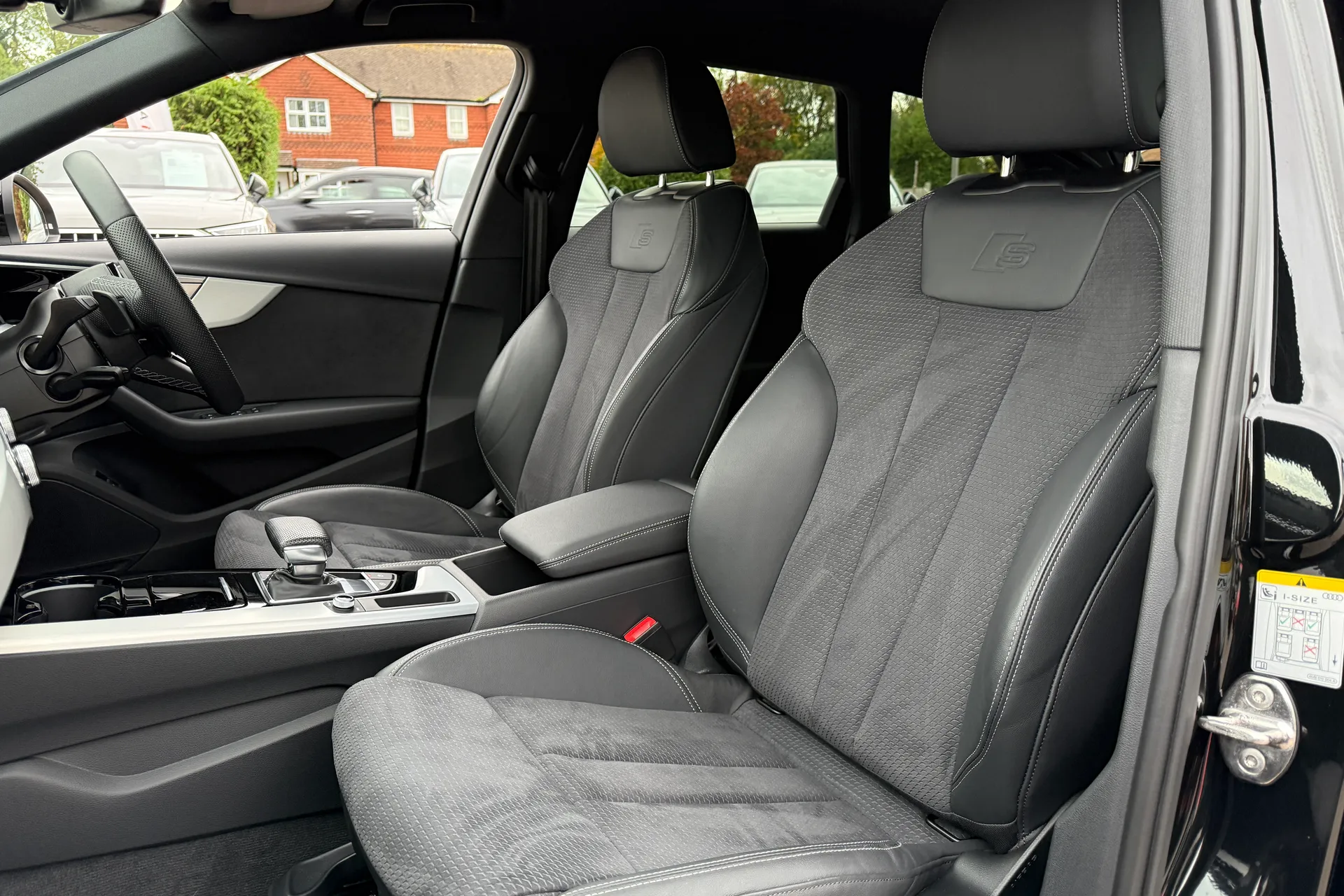 Audi A4 thumbnail image number 28