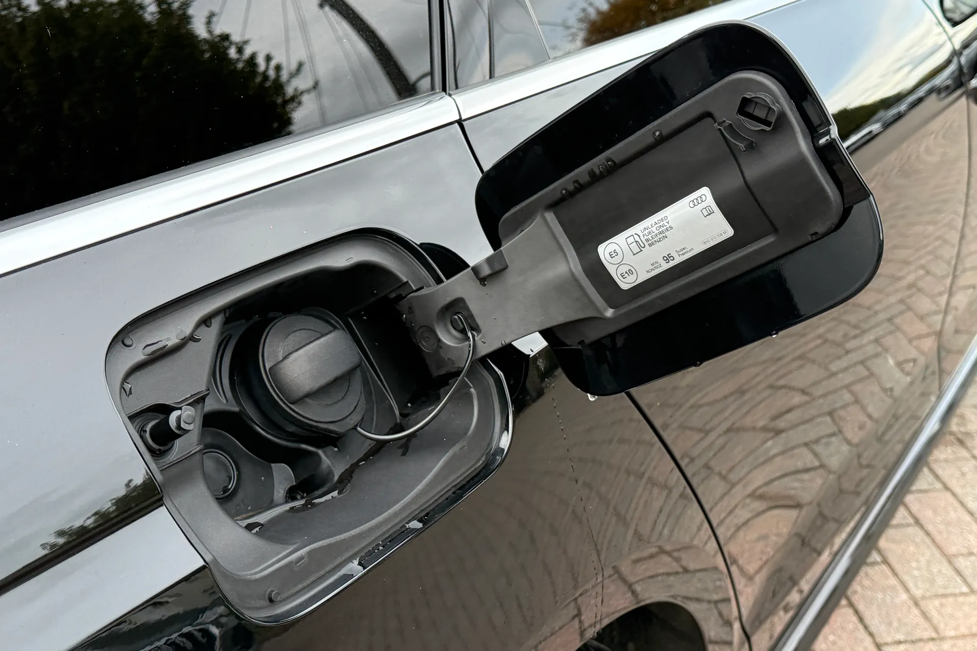 Audi A4 thumbnail image number 50