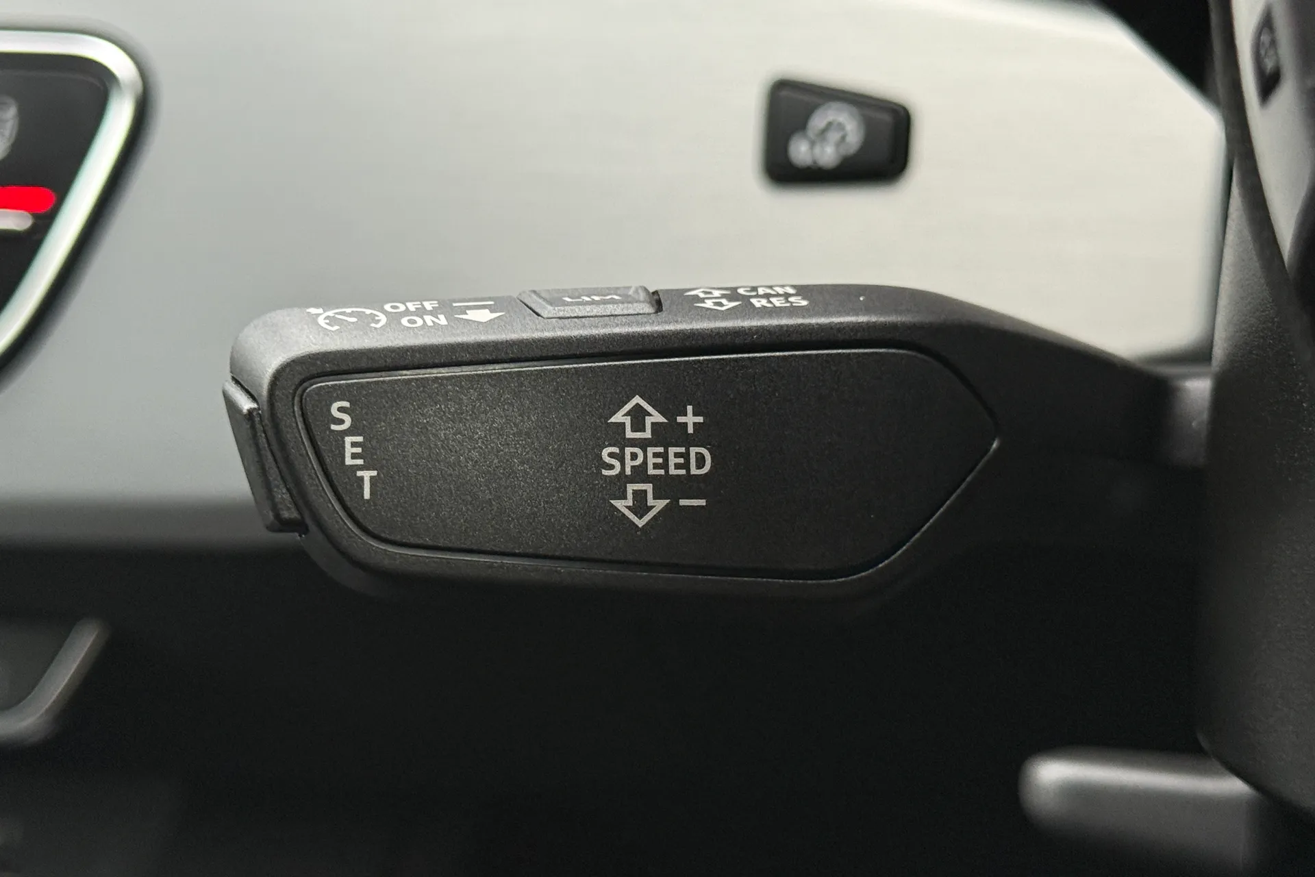 Audi A4 thumbnail image number 15