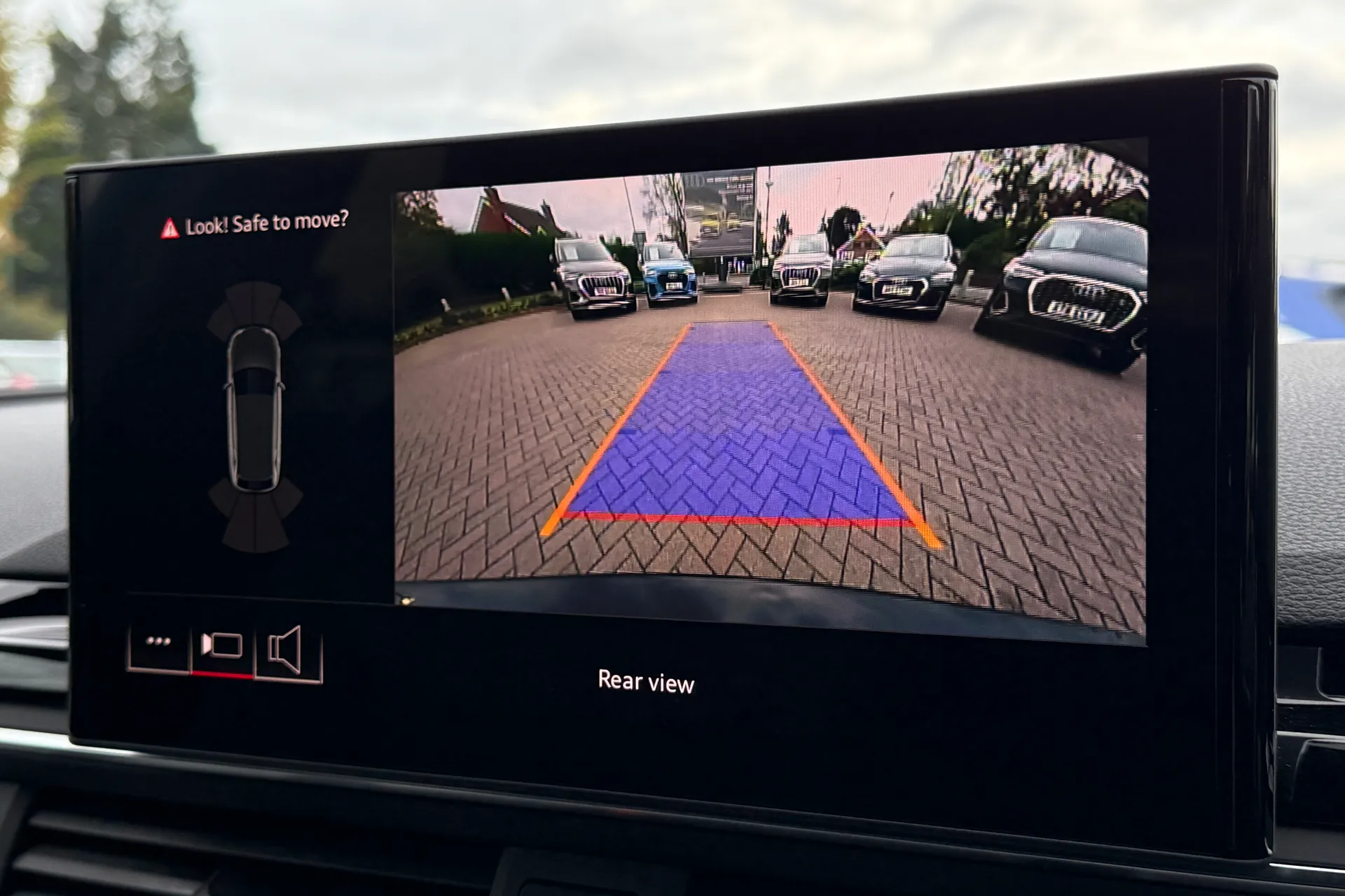 Audi A4 thumbnail image number 4