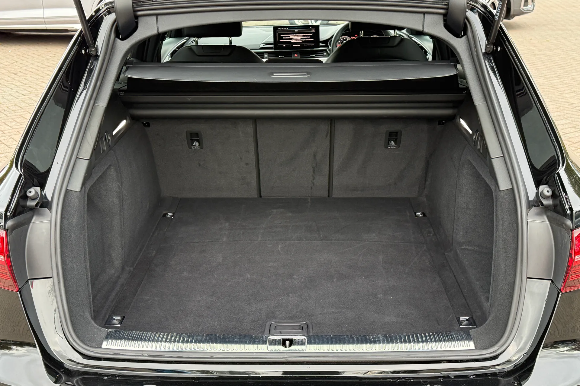 Audi A4 thumbnail image number 32