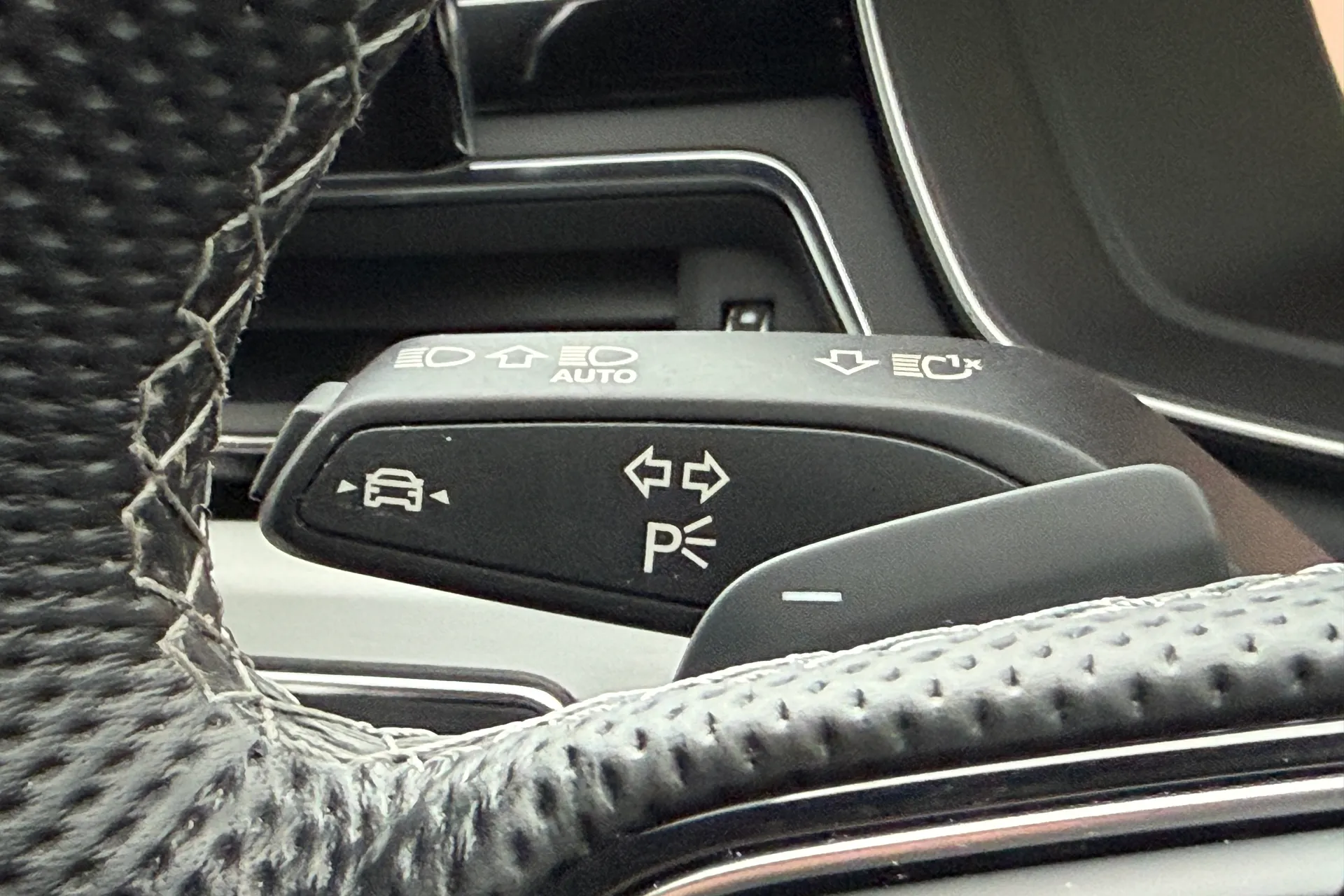 Audi A4 thumbnail image number 16