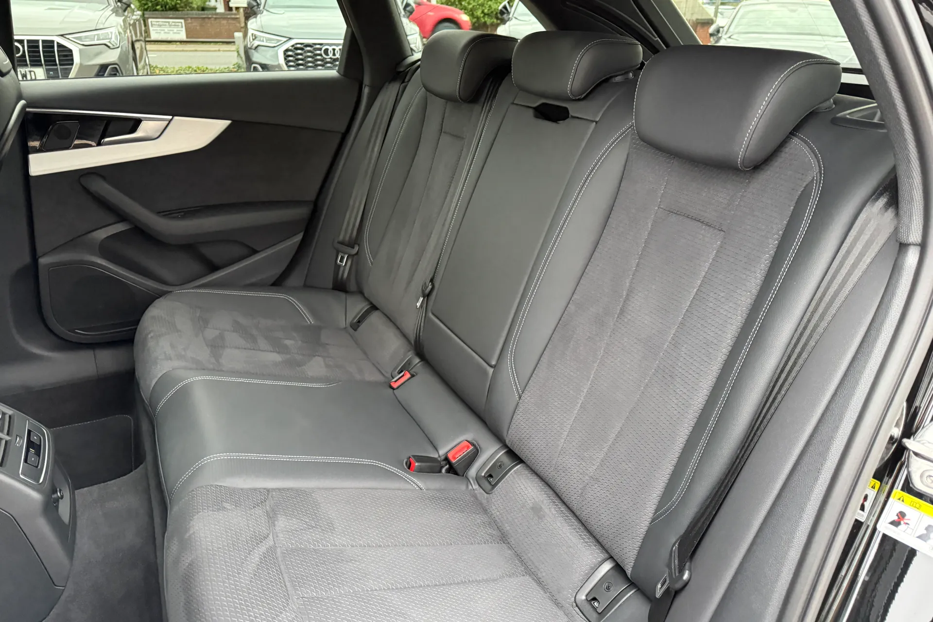 Audi A4 thumbnail image number 40