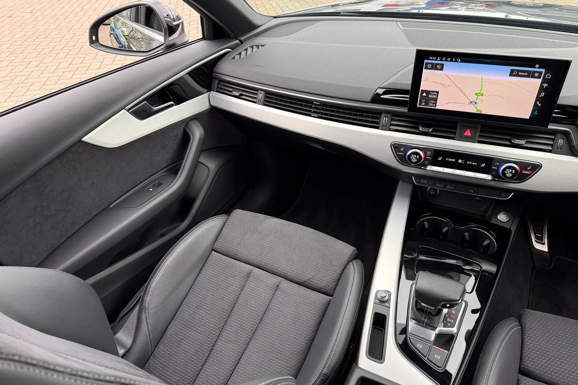 Audi A4 thumbnail image number 36