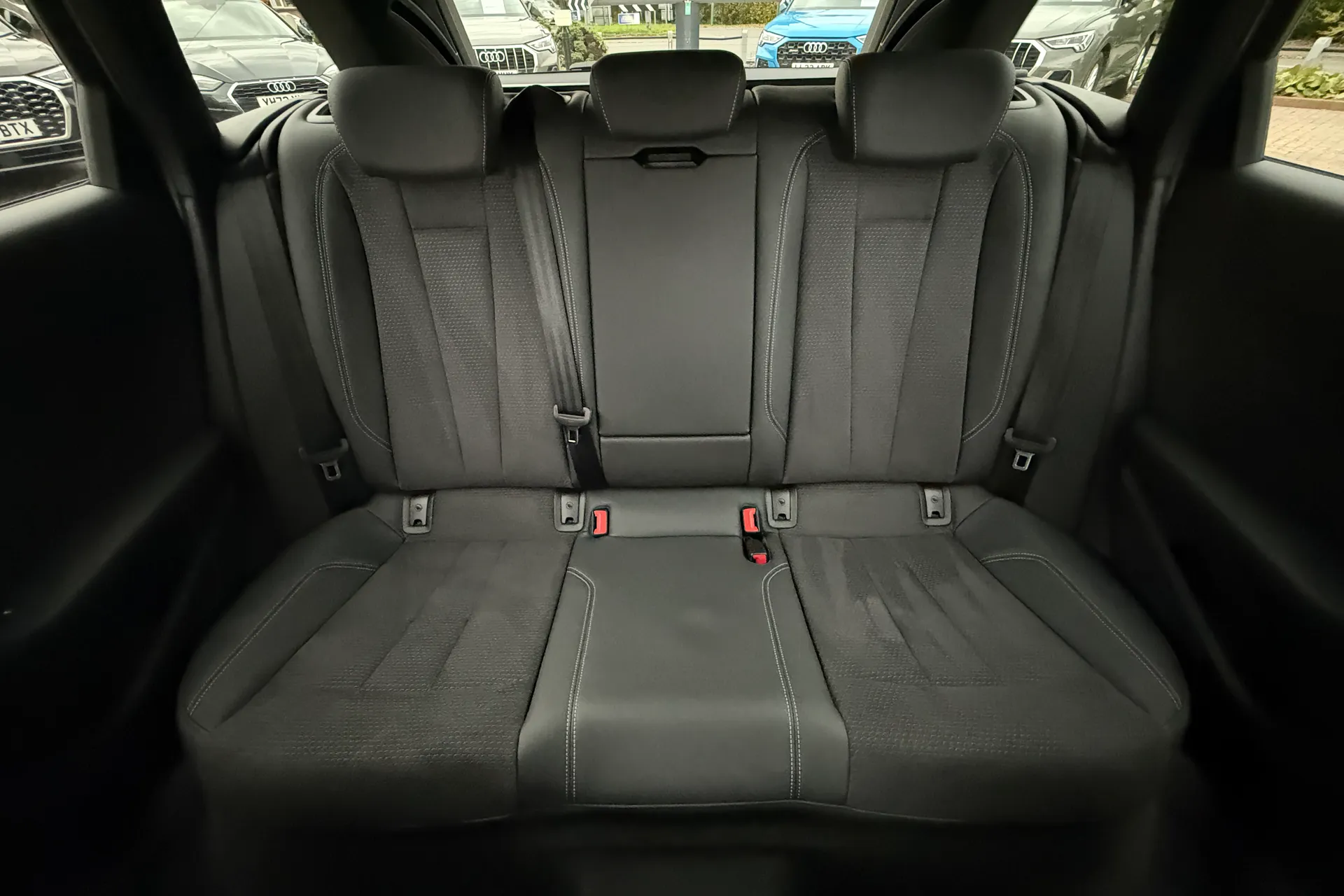 Audi A4 thumbnail image number 35