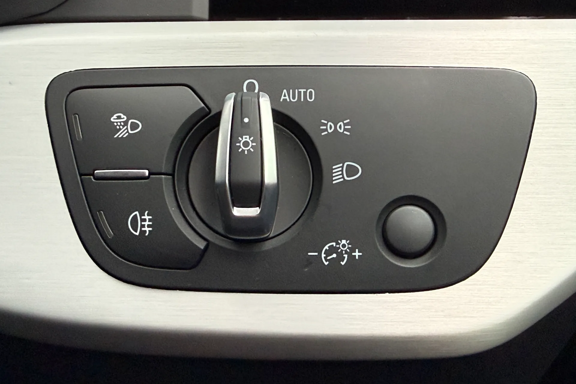 Audi A4 thumbnail image number 21