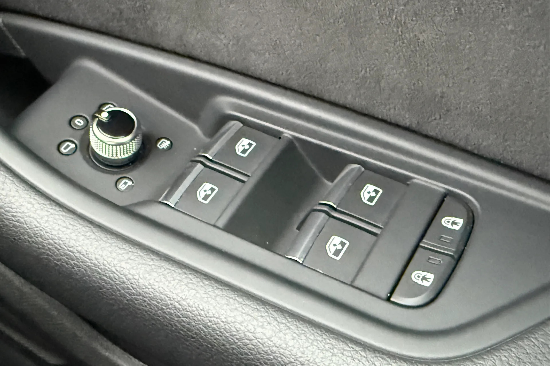 Audi A4 thumbnail image number 17