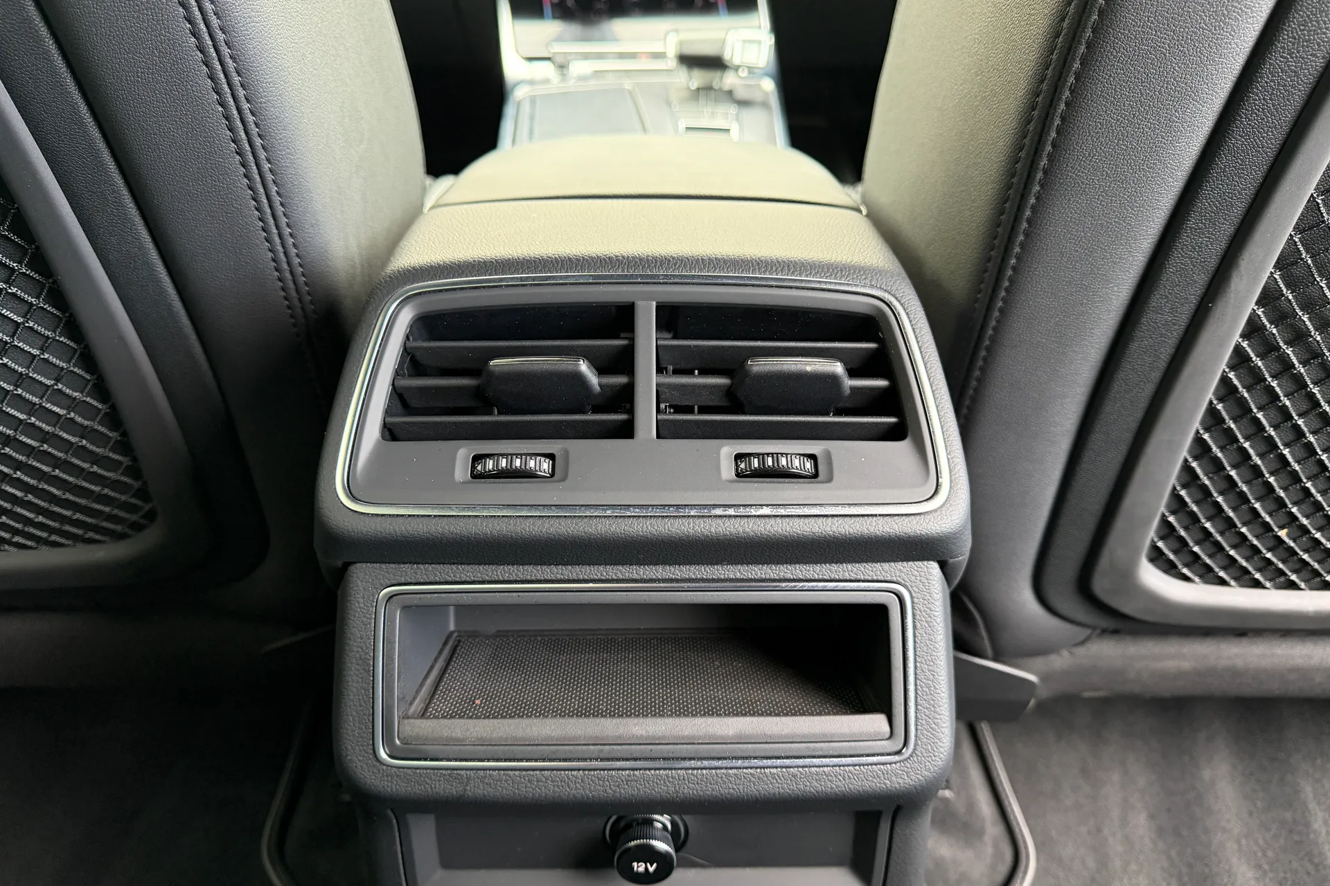 Audi A6 thumbnail image number 28