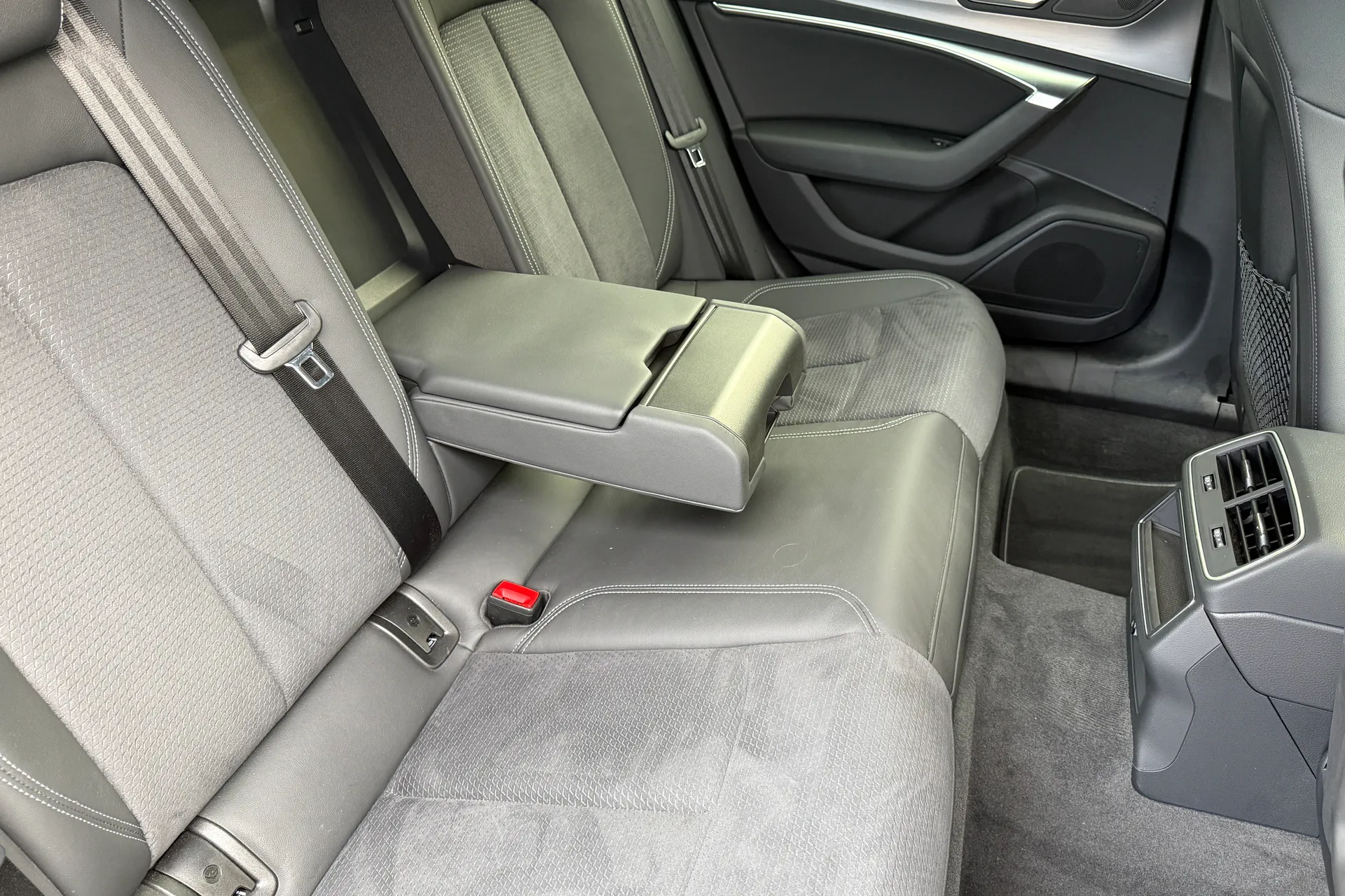 Audi A6 thumbnail image number 26