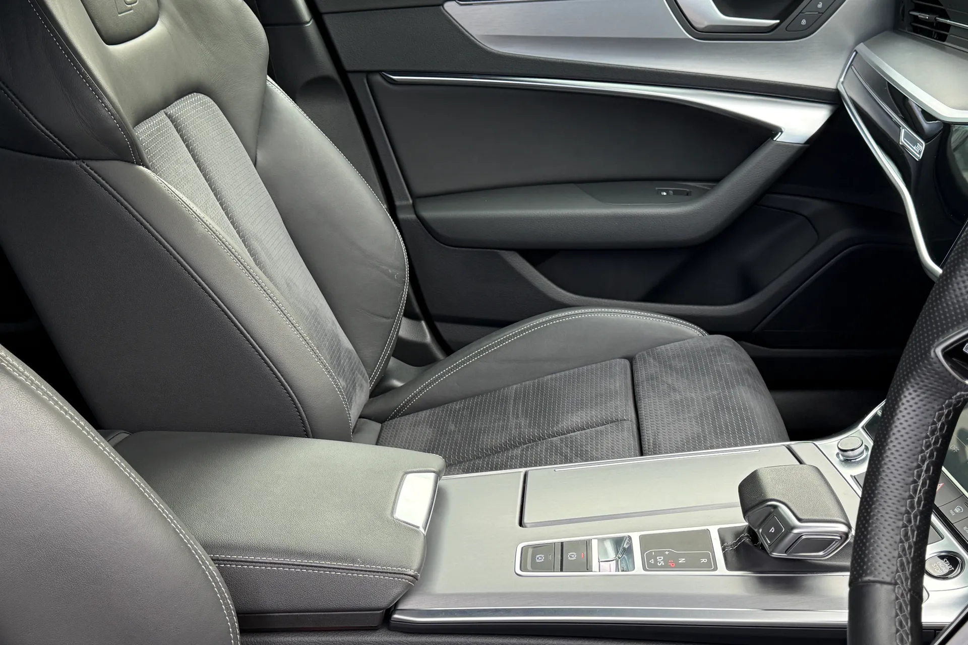 Audi A6 thumbnail image number 40