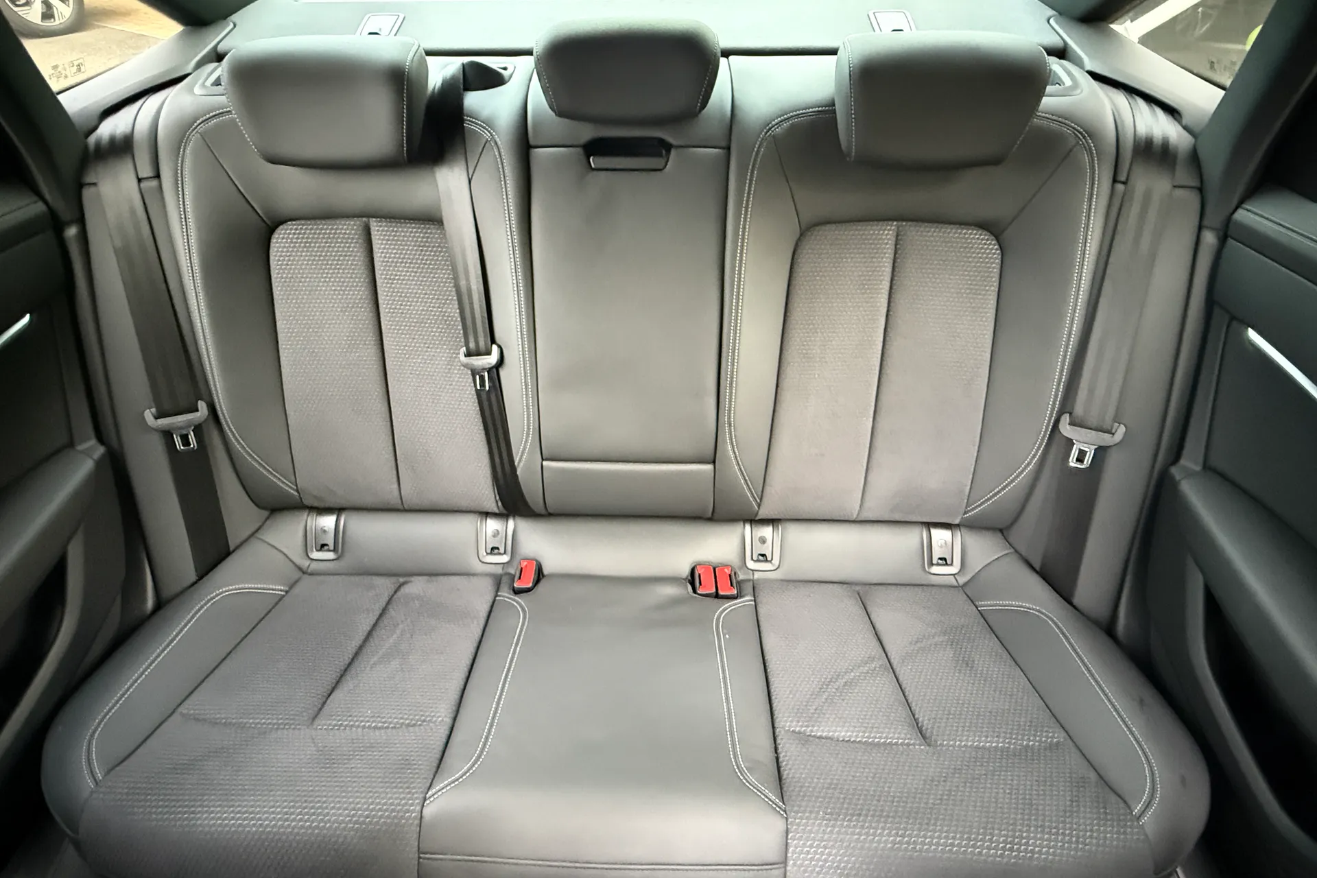 Audi A6 thumbnail image number 25