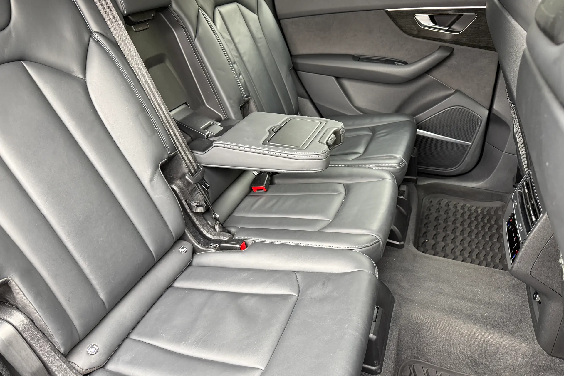 Audi Q7 thumbnail image number 28