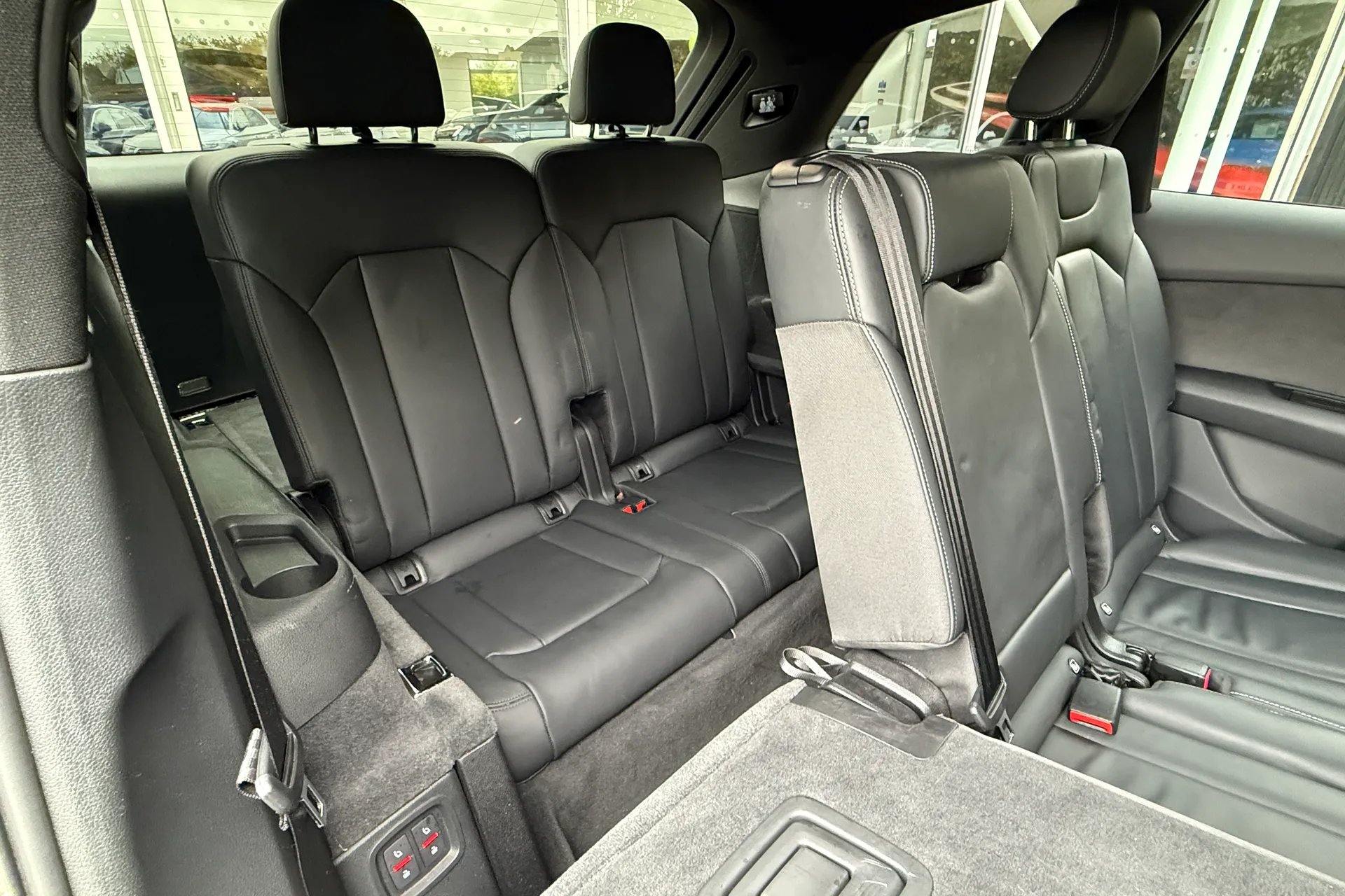 Audi Q7 thumbnail image number 10