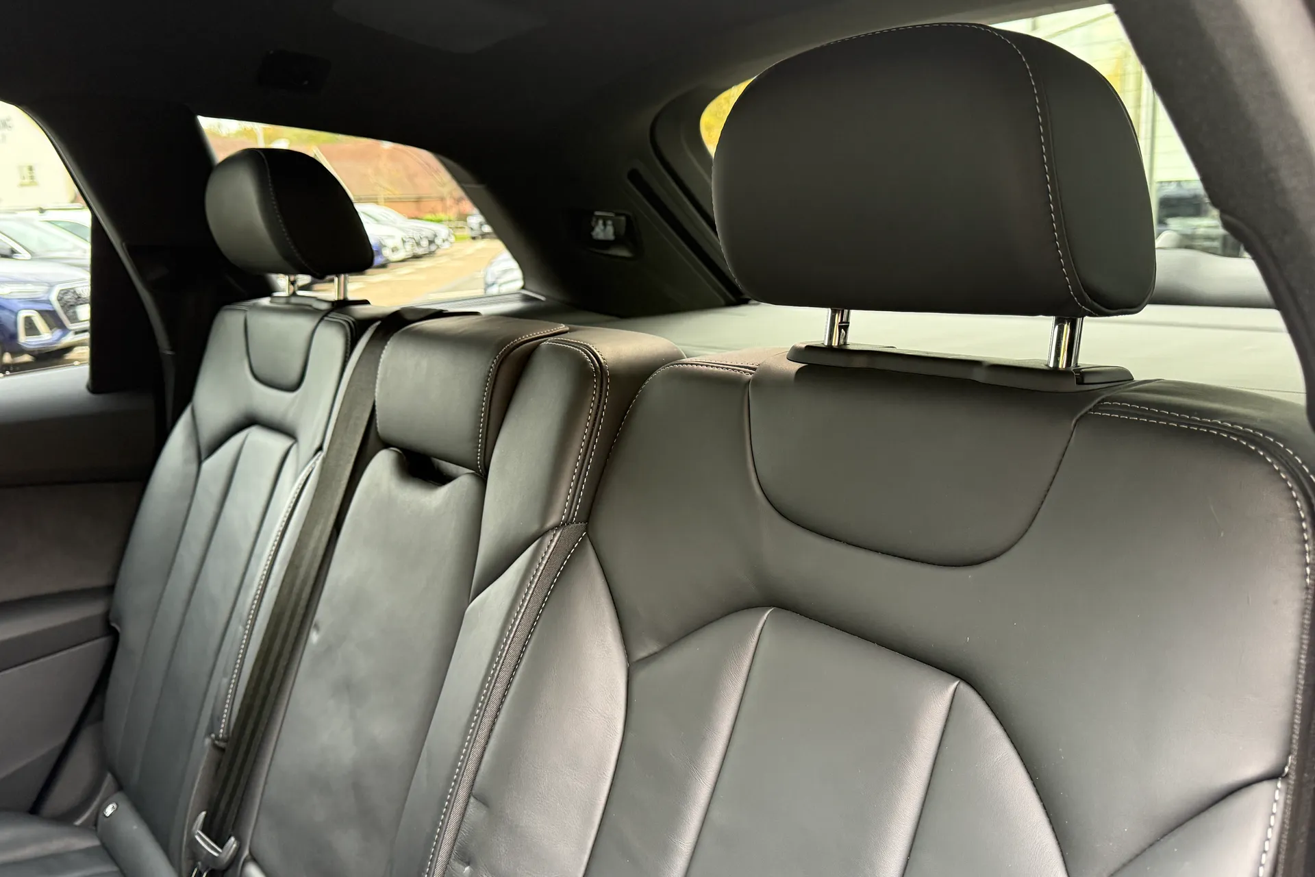 Audi Q7 thumbnail image number 31