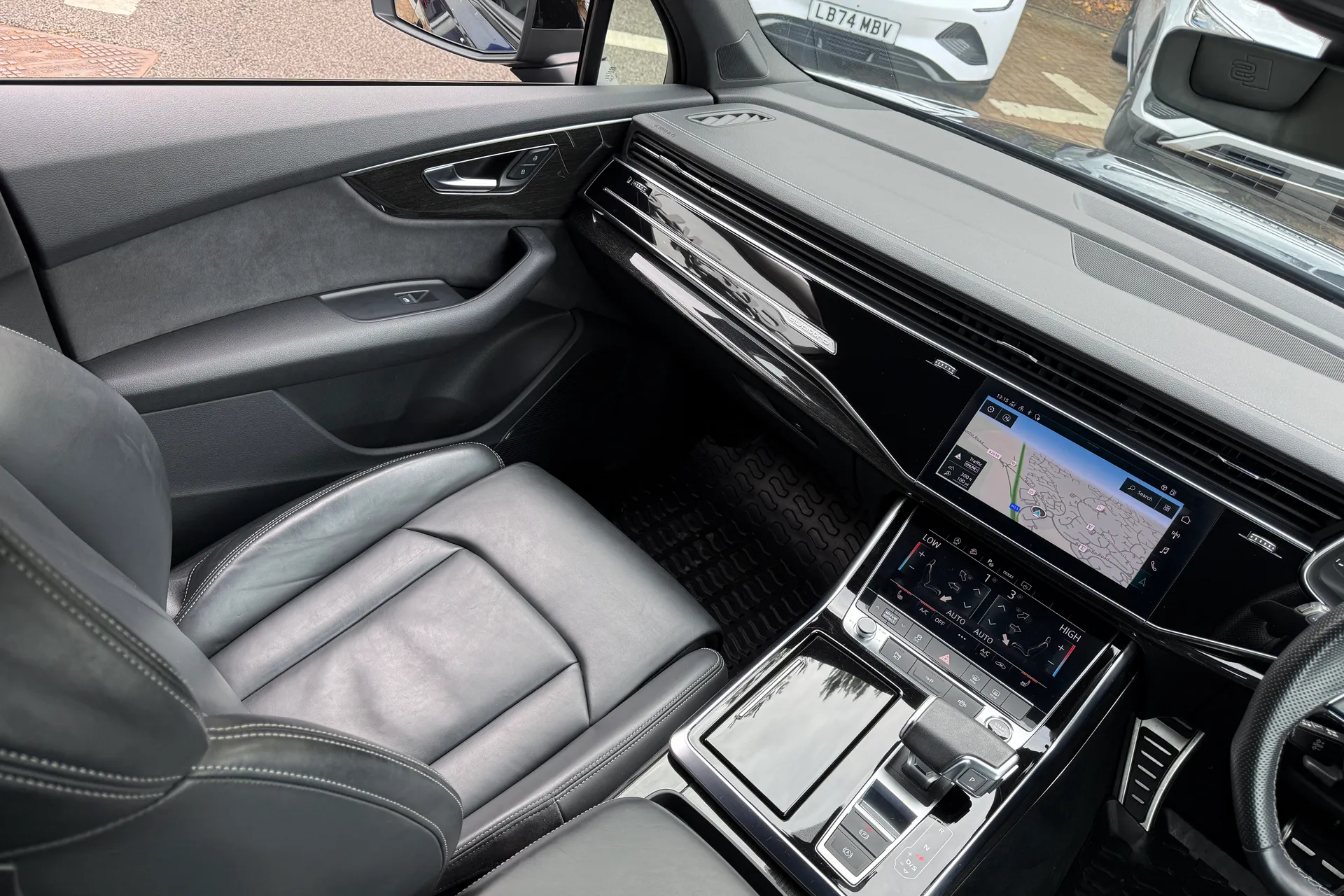 Audi Q7 thumbnail image number 42