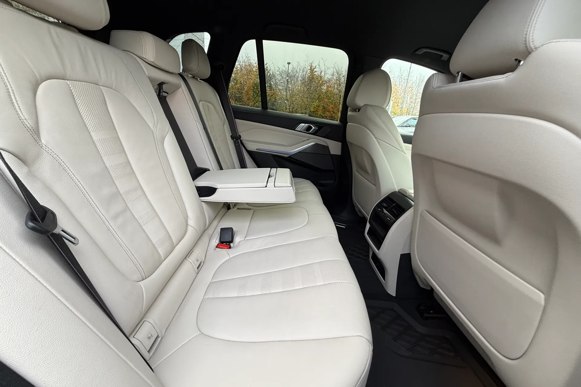 BMW X5 thumbnail image number 36