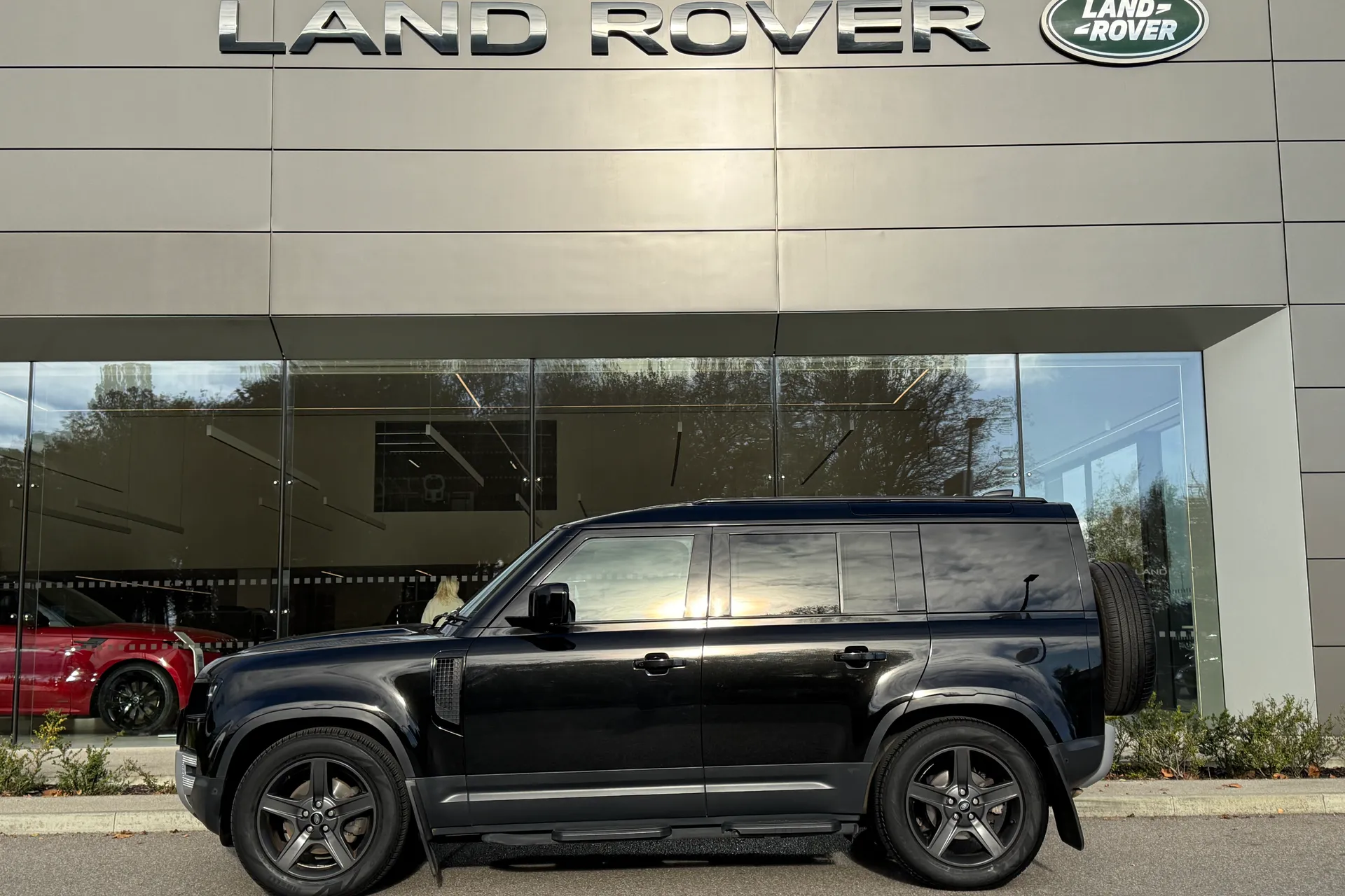 LAND ROVER DEFENDER thumbnail image number 9