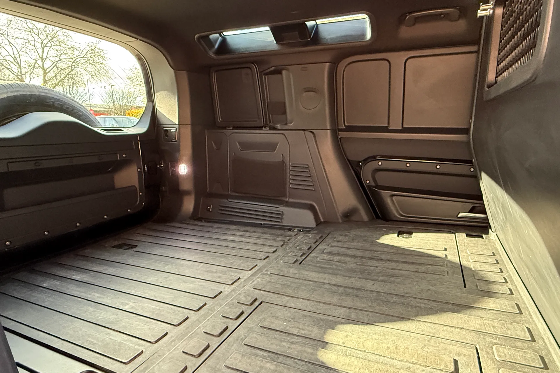 LAND ROVER DEFENDER thumbnail image number 27