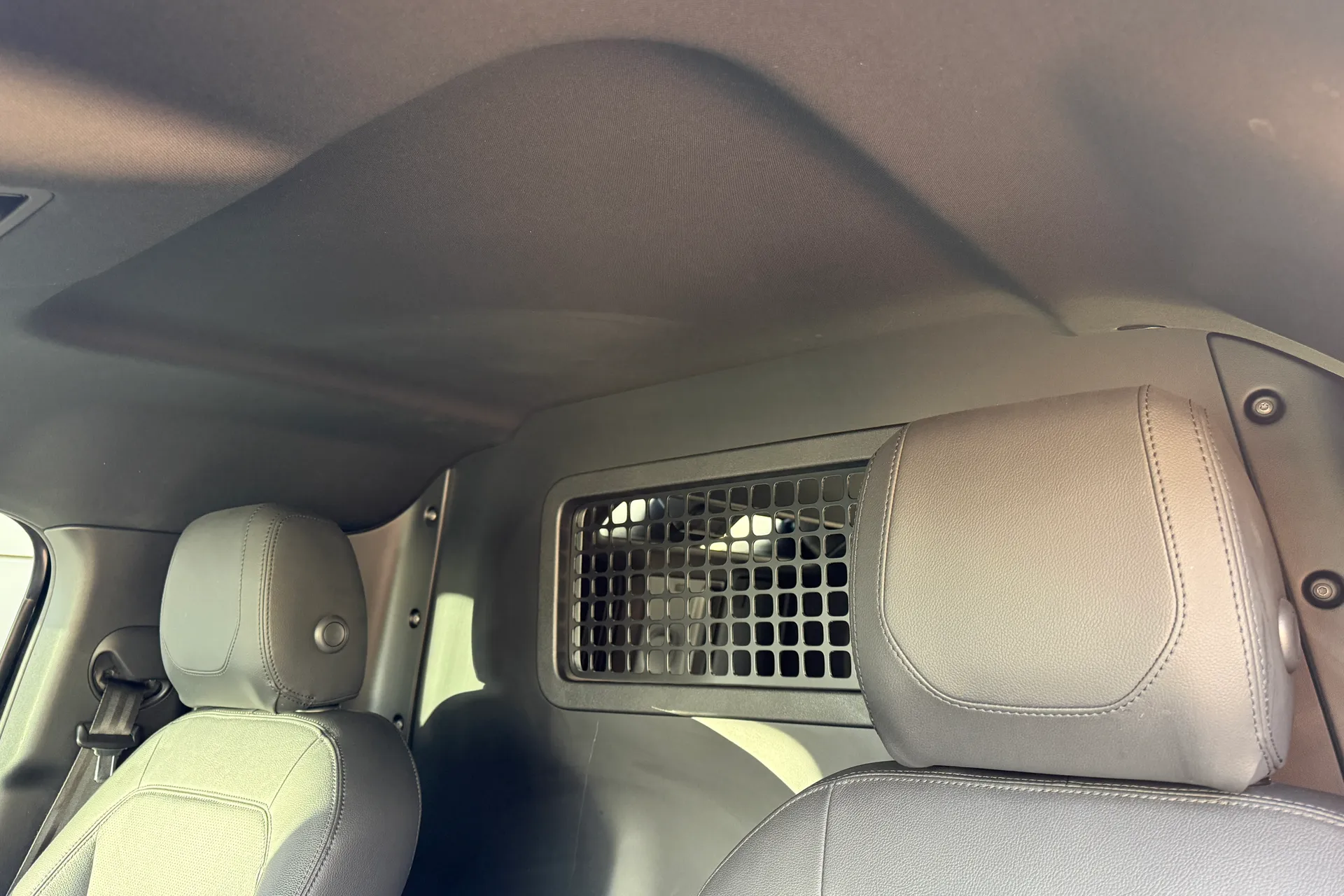 LAND ROVER DEFENDER thumbnail image number 4