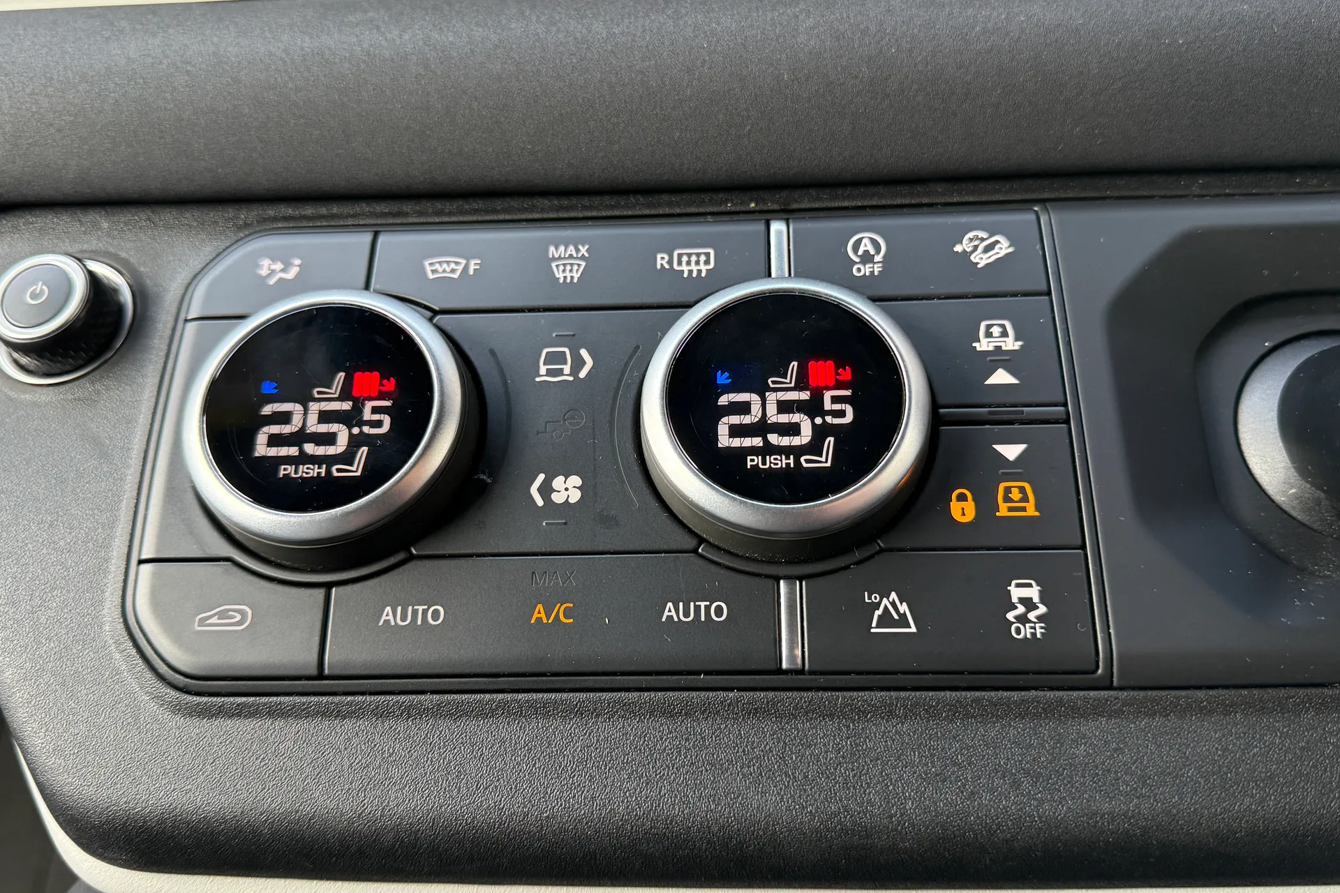 LAND ROVER DEFENDER thumbnail image number 37