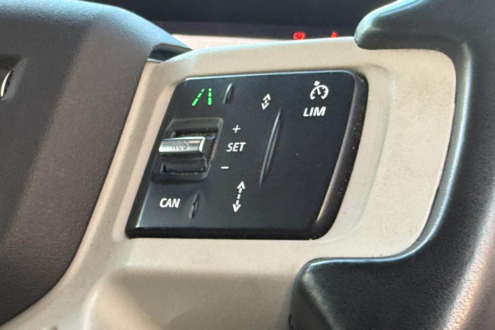 LAND ROVER DEFENDER thumbnail image number 42