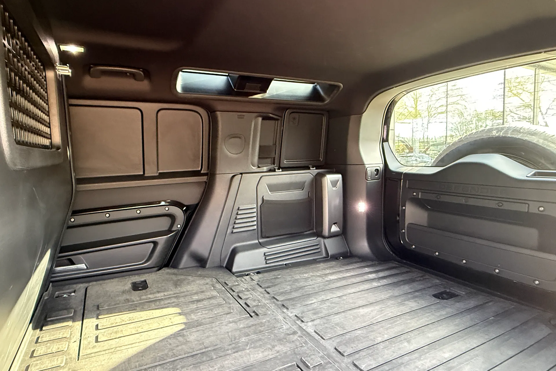 LAND ROVER DEFENDER thumbnail image number 29