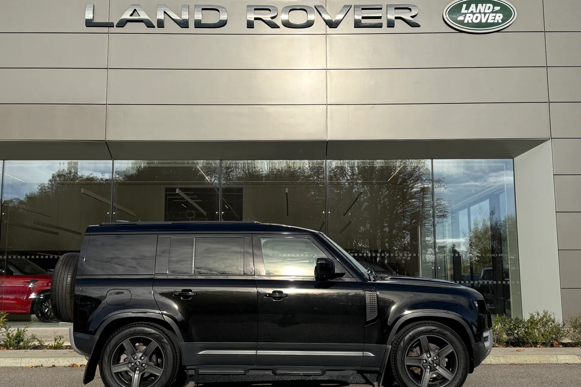 LAND ROVER DEFENDER thumbnail image number 2