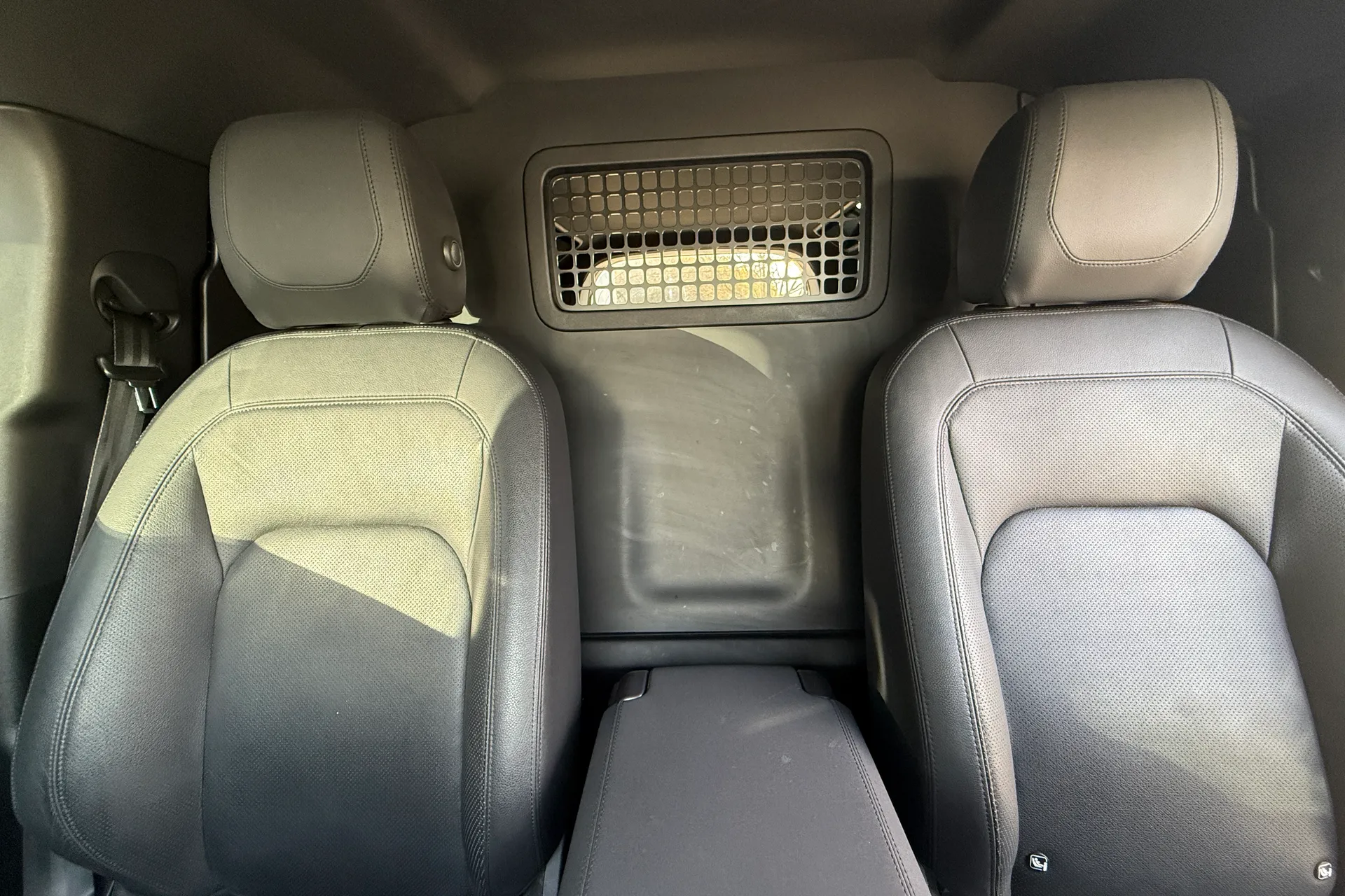 LAND ROVER DEFENDER thumbnail image number 30