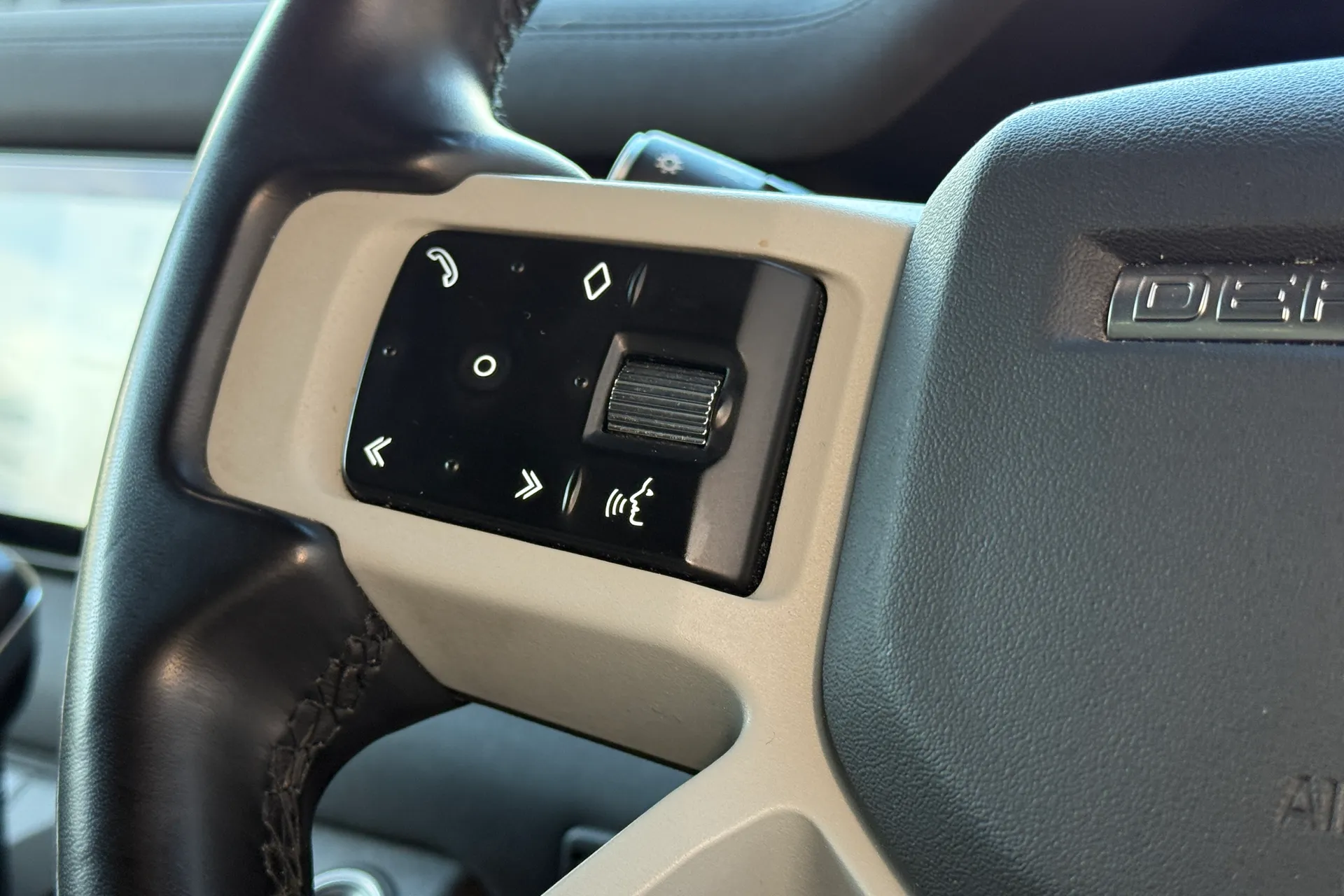 LAND ROVER DEFENDER thumbnail image number 41