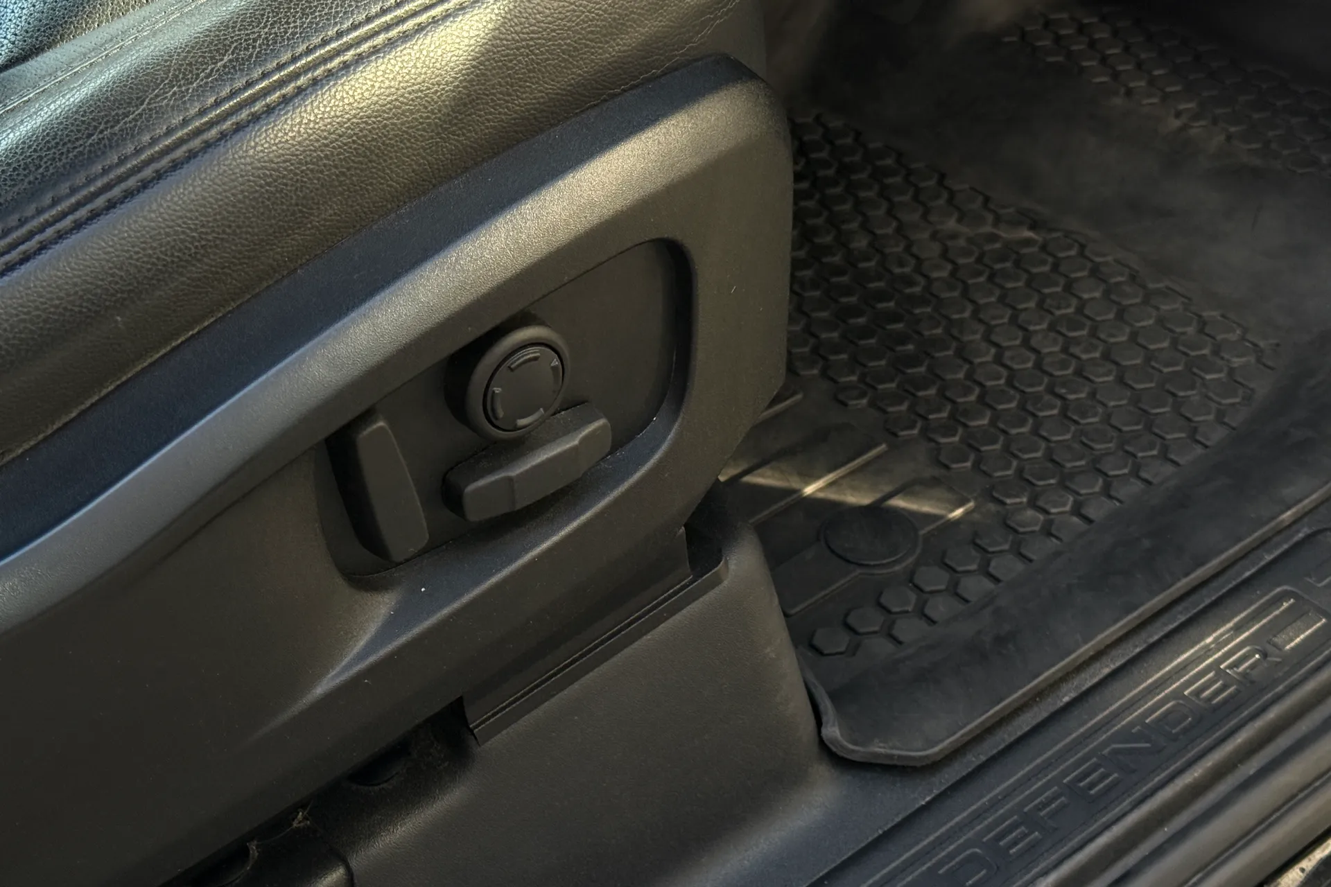 LAND ROVER DEFENDER thumbnail image number 44