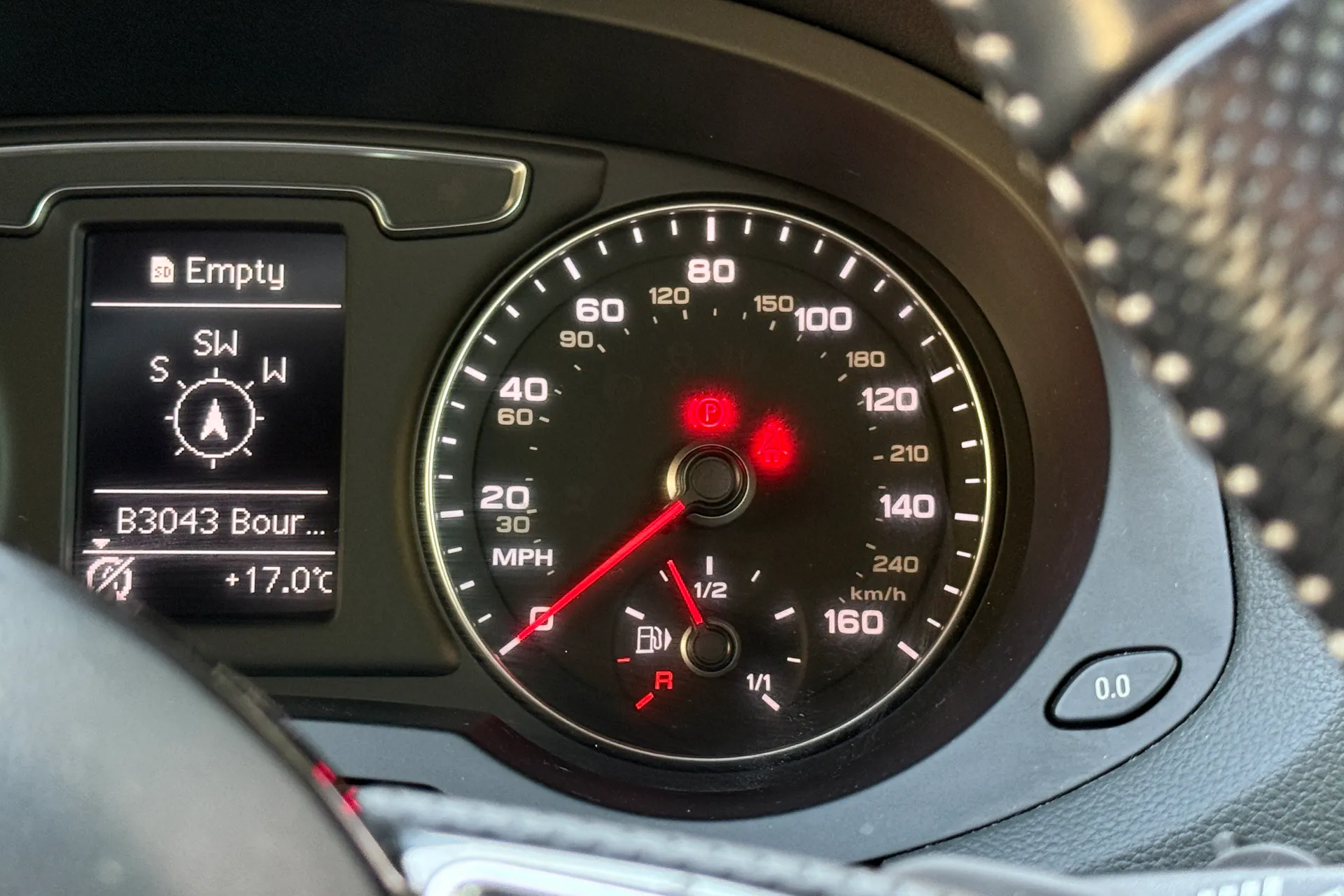 Audi Q3 thumbnail image number 16