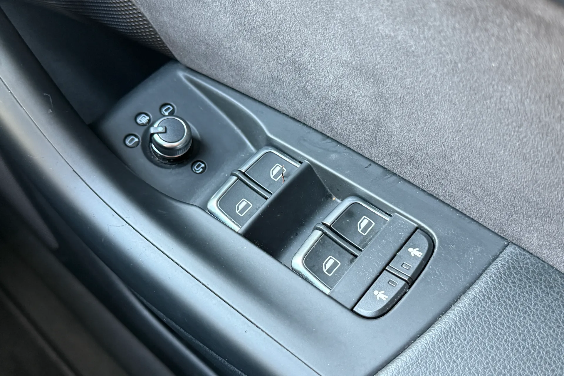 Audi Q3 thumbnail image number 32