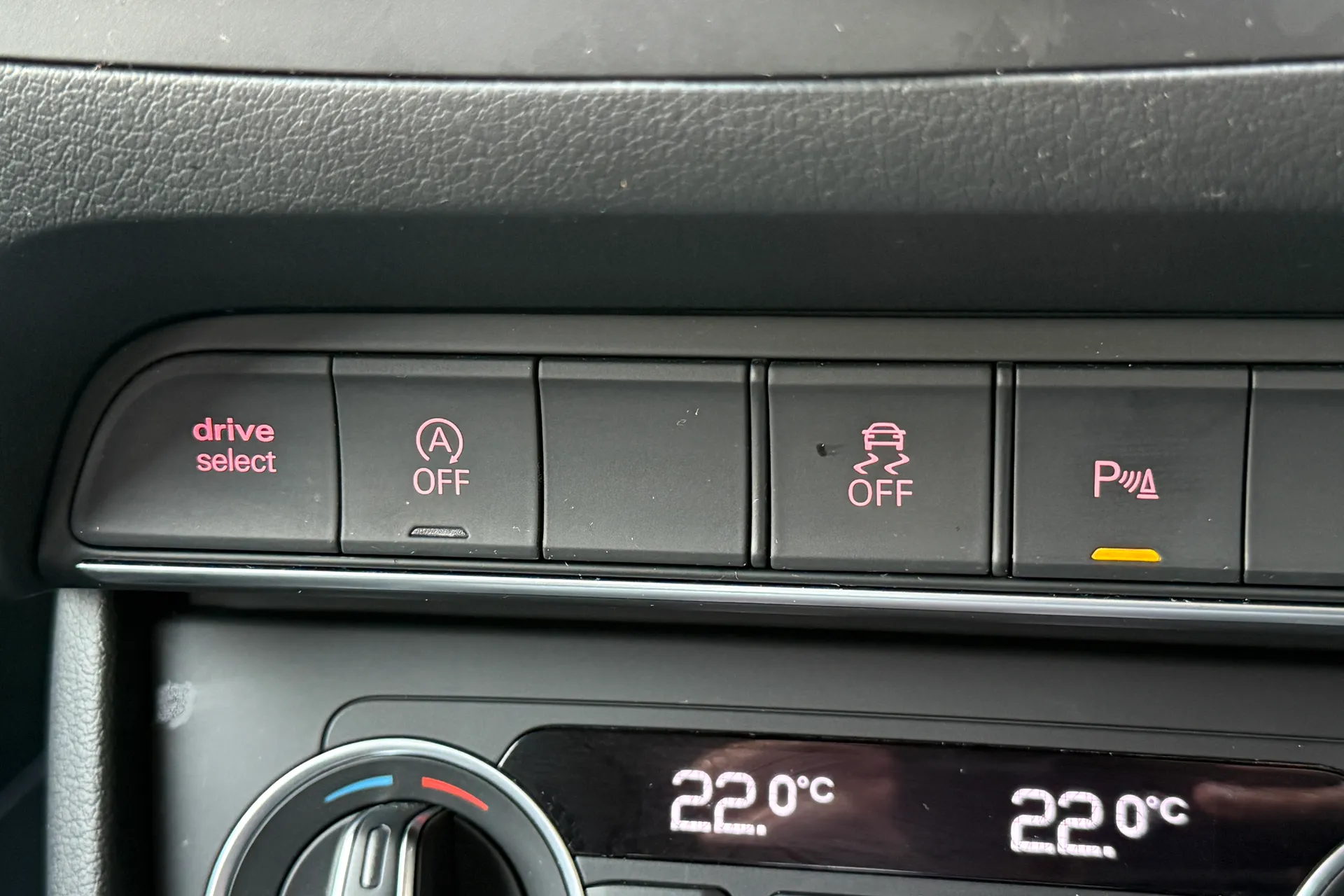 Audi Q3 thumbnail image number 27