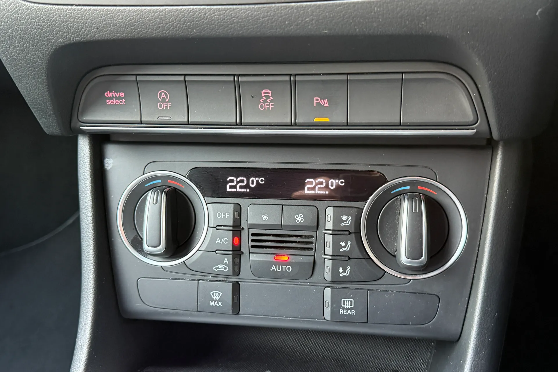 Audi Q3 thumbnail image number 24