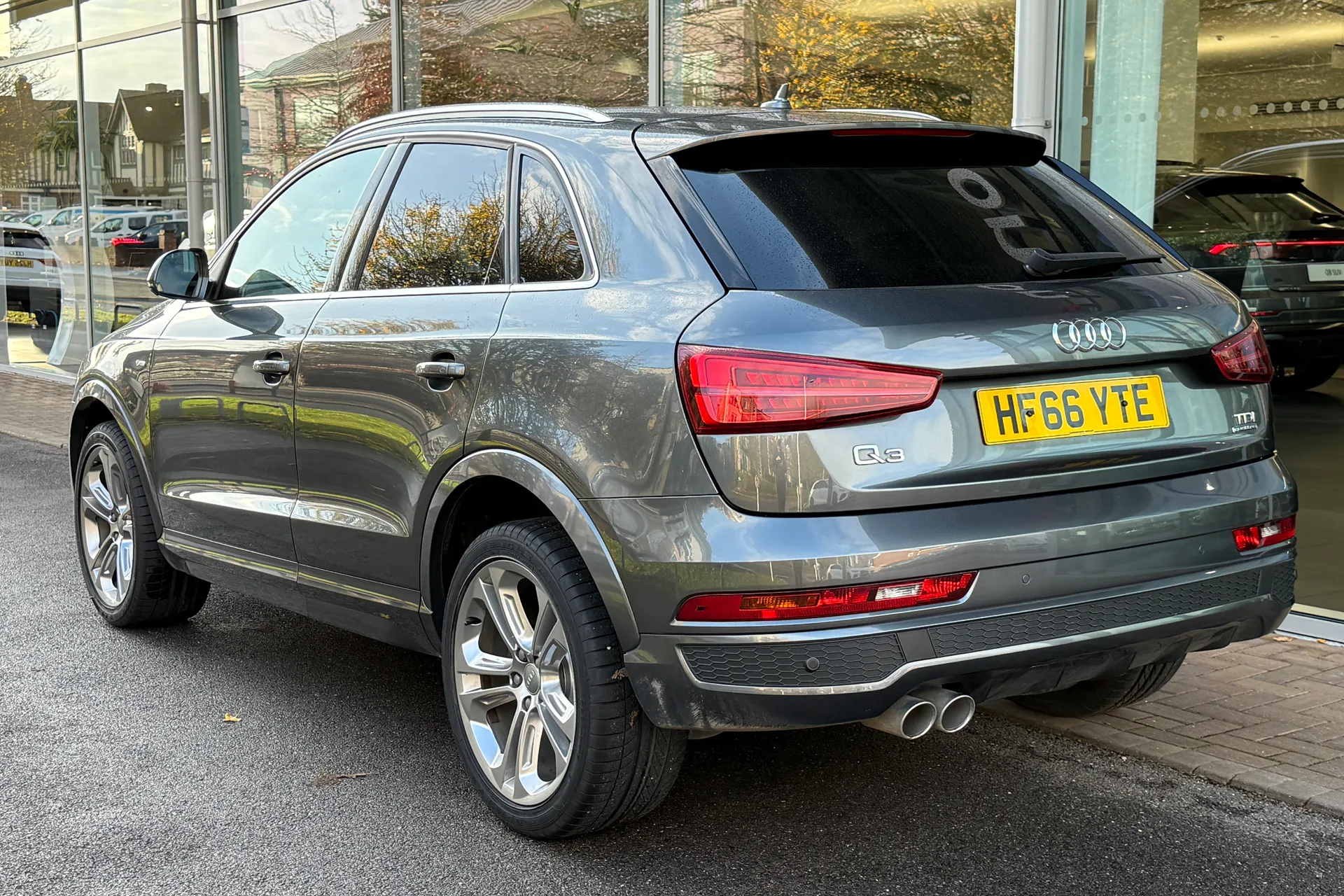 Audi Q3 thumbnail image number 6