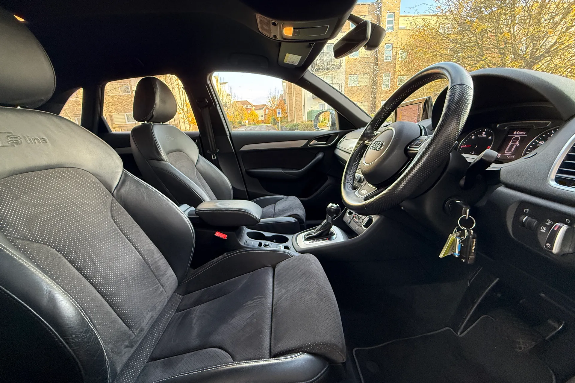 Audi Q3 thumbnail image number 33