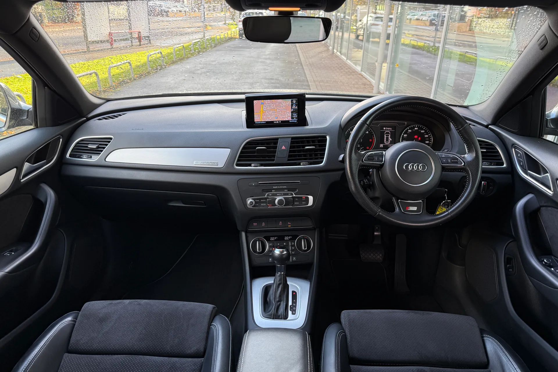 Audi Q3 thumbnail image number 3