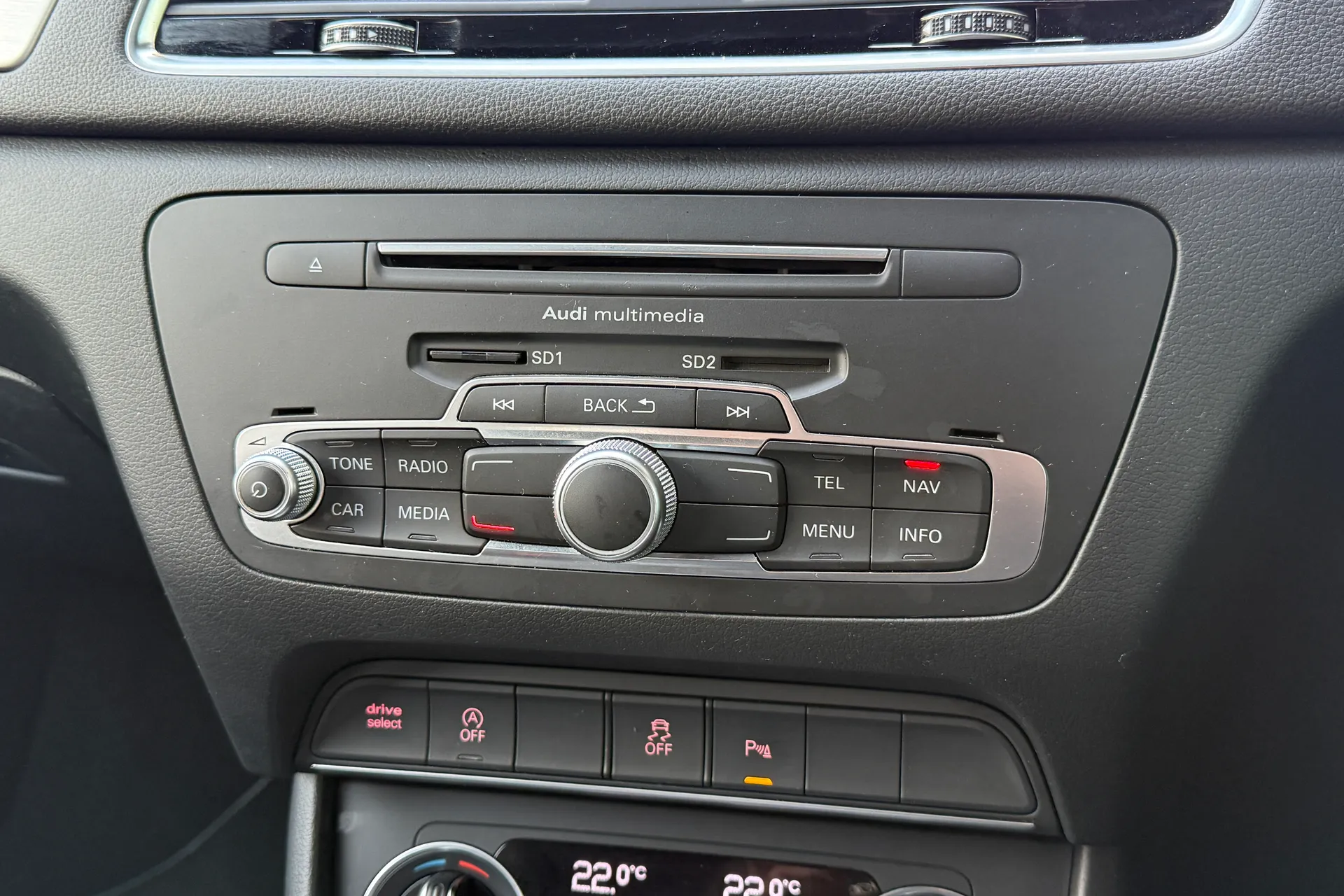 Audi Q3 thumbnail image number 25